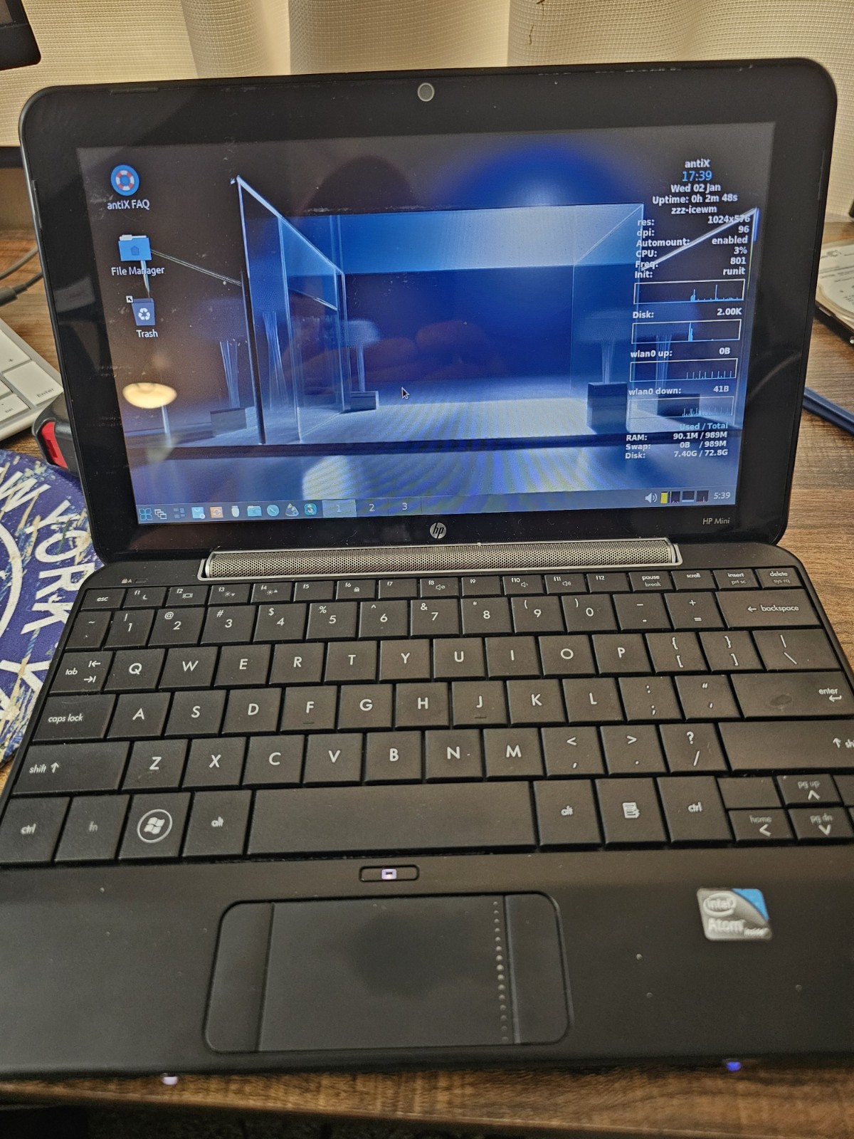 HP Mini 1000 Netbook Laptop – Linux OS – New Battery – Working
