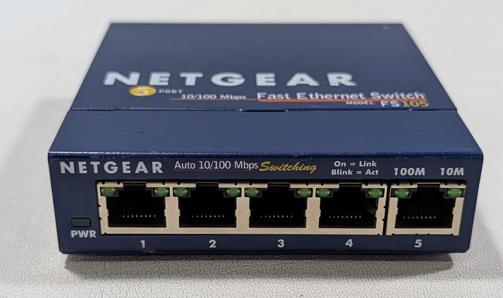 Netgear FS105 v2 ProSafe 5-Port 10/100 Fast Ethernet Switch - USED