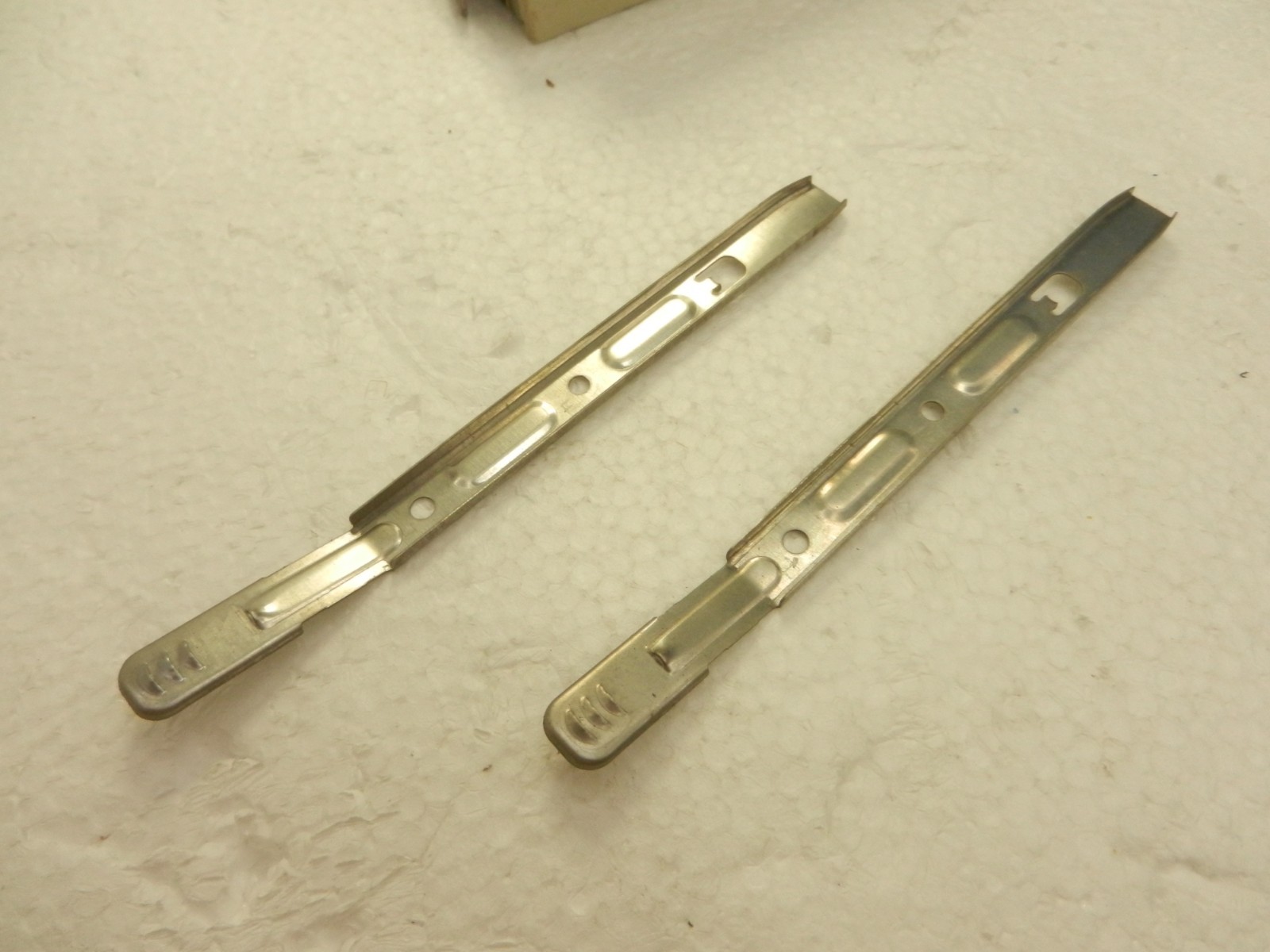ANTEC? Enlight? VINTAGE 3.5" Floppy DRIVE Mounting RAILS metal