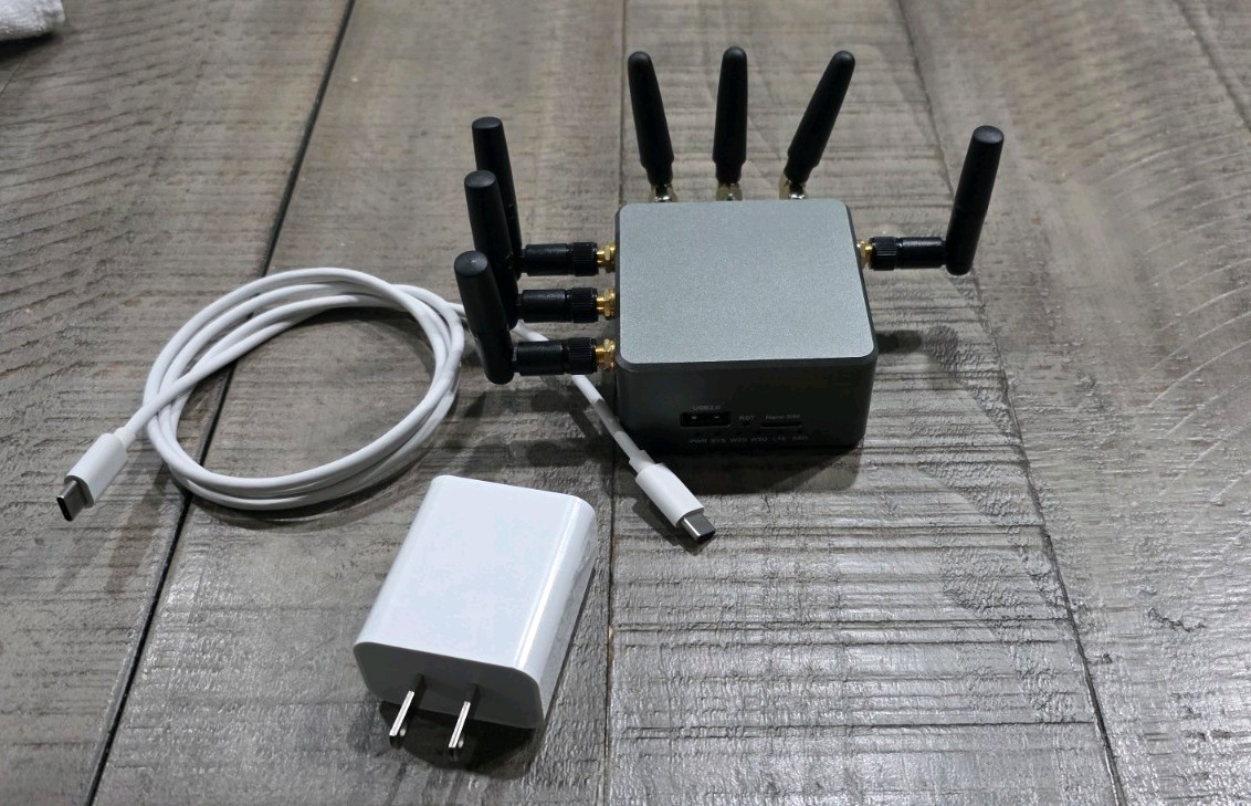 Banana Pi BPI-R3 Mini Router FM350 5G Modem BananaWRT band selection 2.5G 