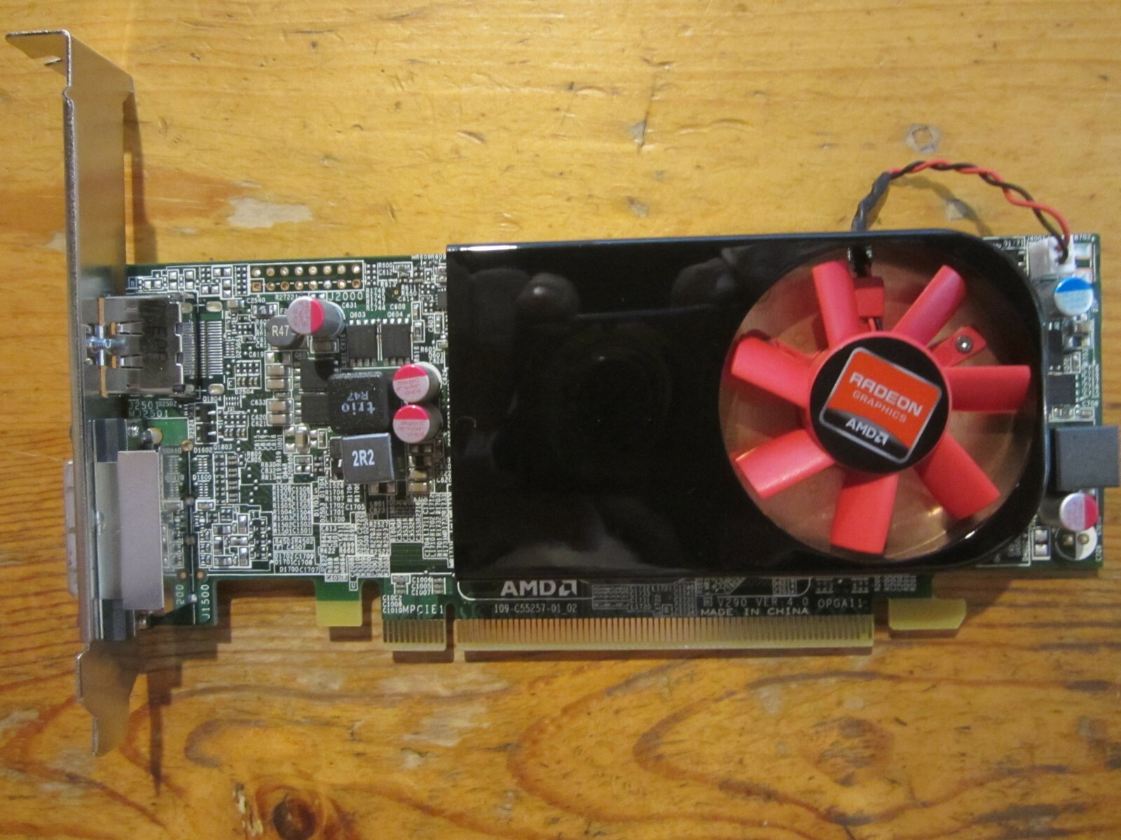 Dell AMD Radeon R7 250 2GB GDDR3 Graphics Card 09C8C0 9C8C0