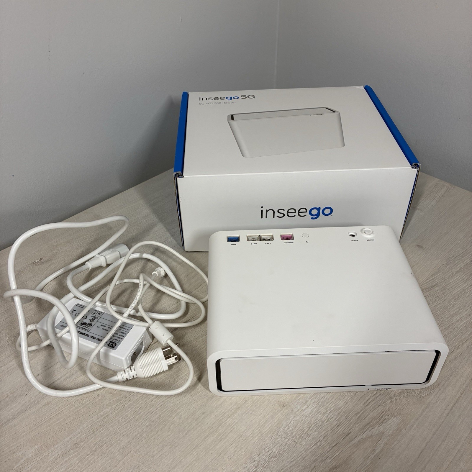 Inseego FG2000-3 5G WiFi 6 Router Indoor CPE Bundle Power Supply Box Powers On