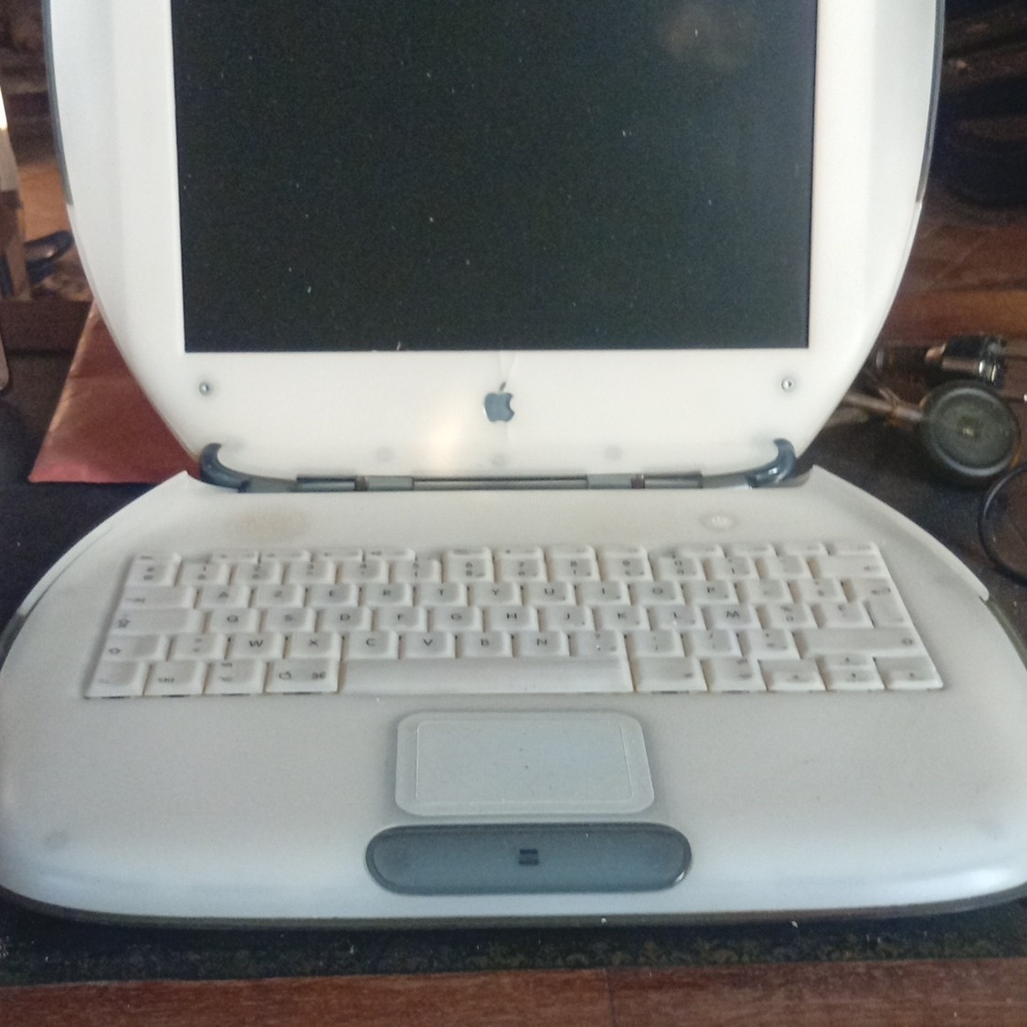 Apple iBook 13" Laptop White/Green Intel Core 2 Duo with Keyboard and Trackpad