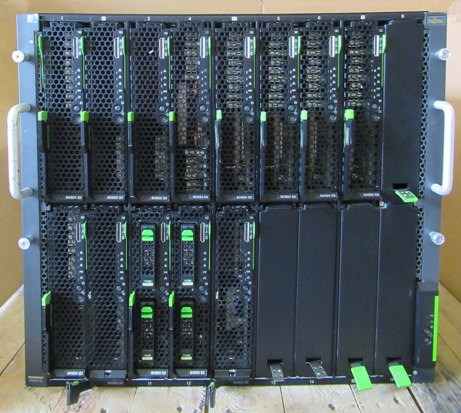 Fujitsu Primergy BX900 S2 Blade Chassis 18-Slot + 13x Blades S26361-K1421-V300