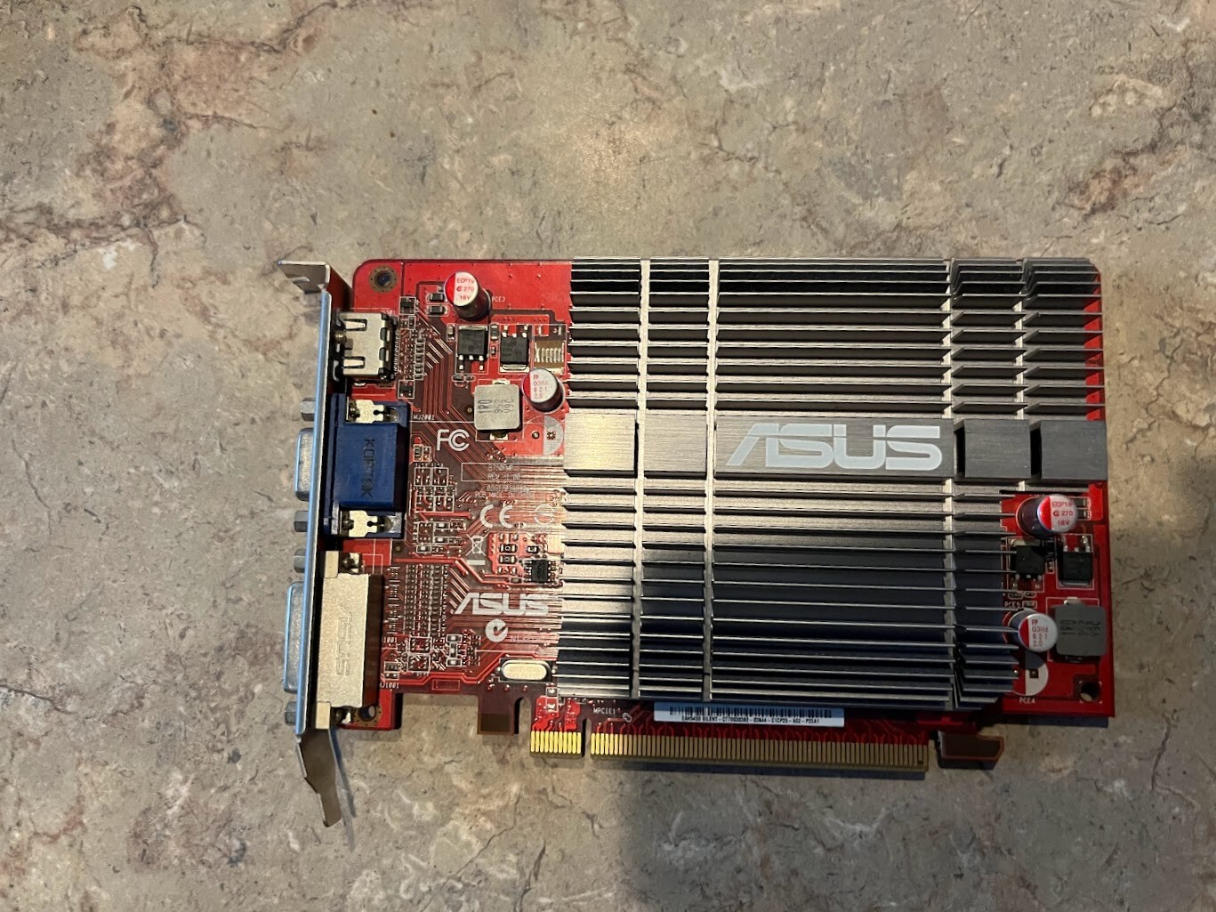 Asus ATI Radeon HD5450 Silent 1 GB DDR2 VGA/DVI/HDMI PCI-Express Video Card