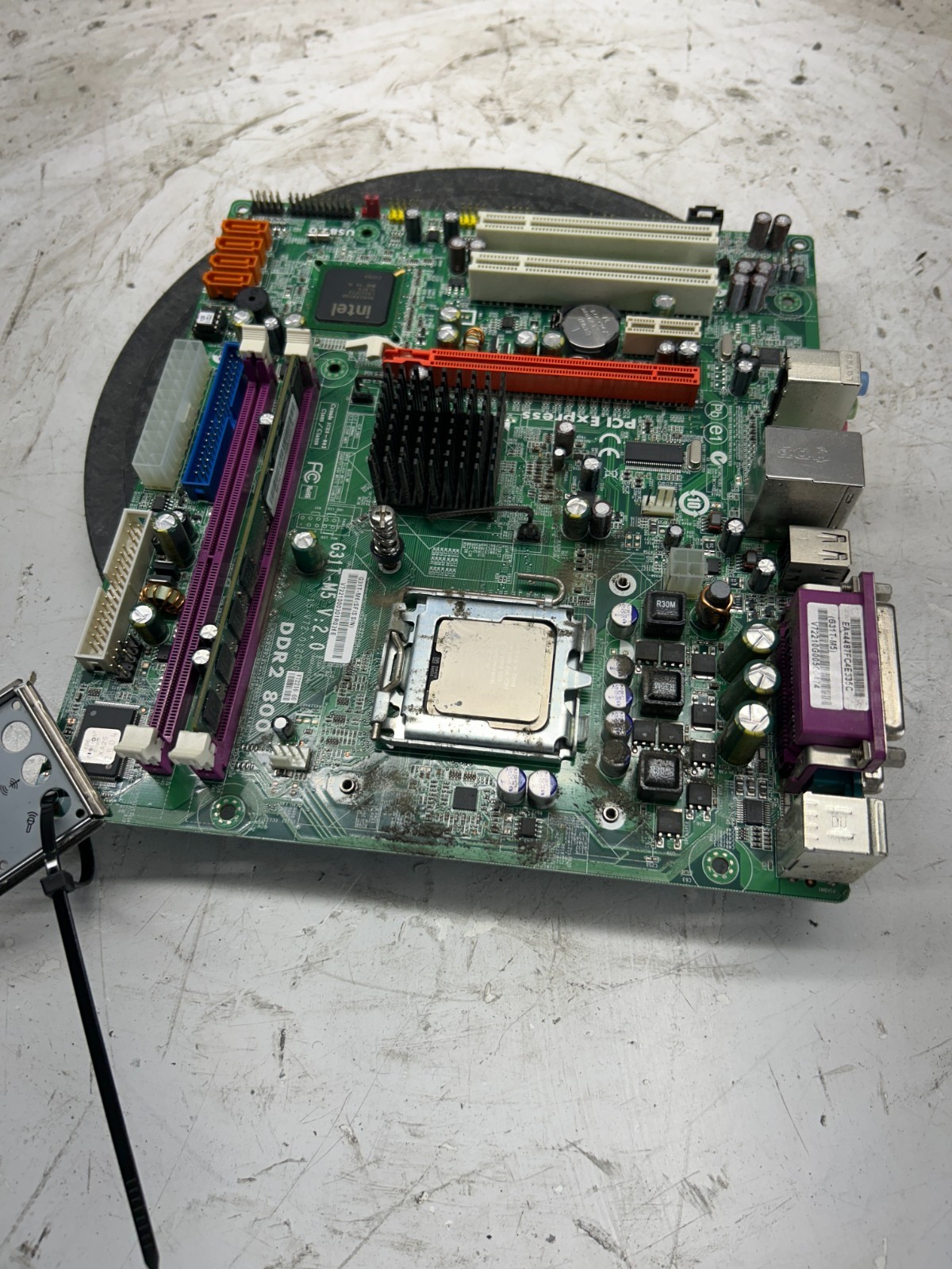ECS G31T-M5 Intel E5400 Pentium Dual-Core 2.70GHz 2GB