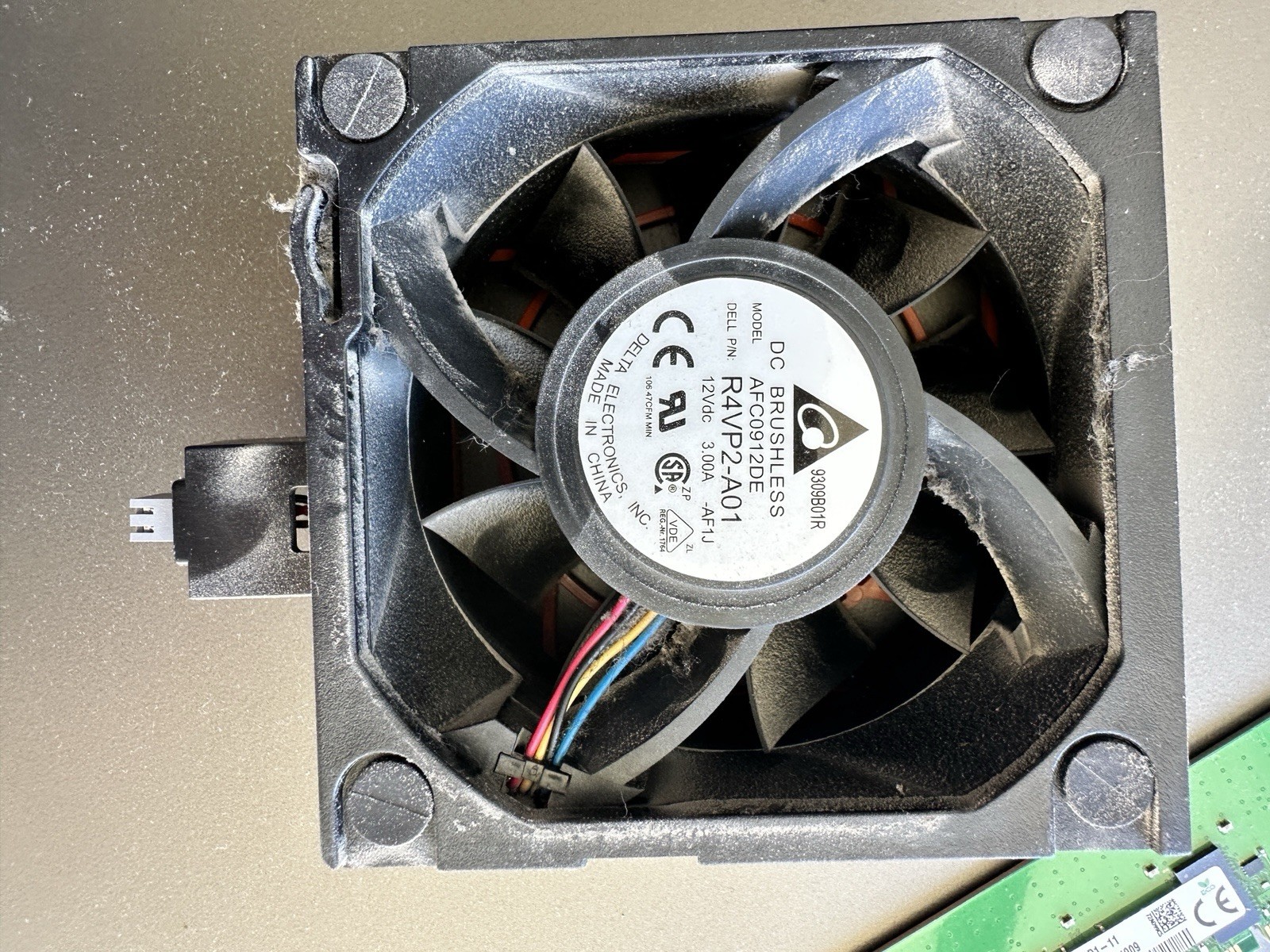 Dell PowerEdge Hot Swap Server Fan Module R4VP2-A01 Delta AFC0912DF 12V 3.0A