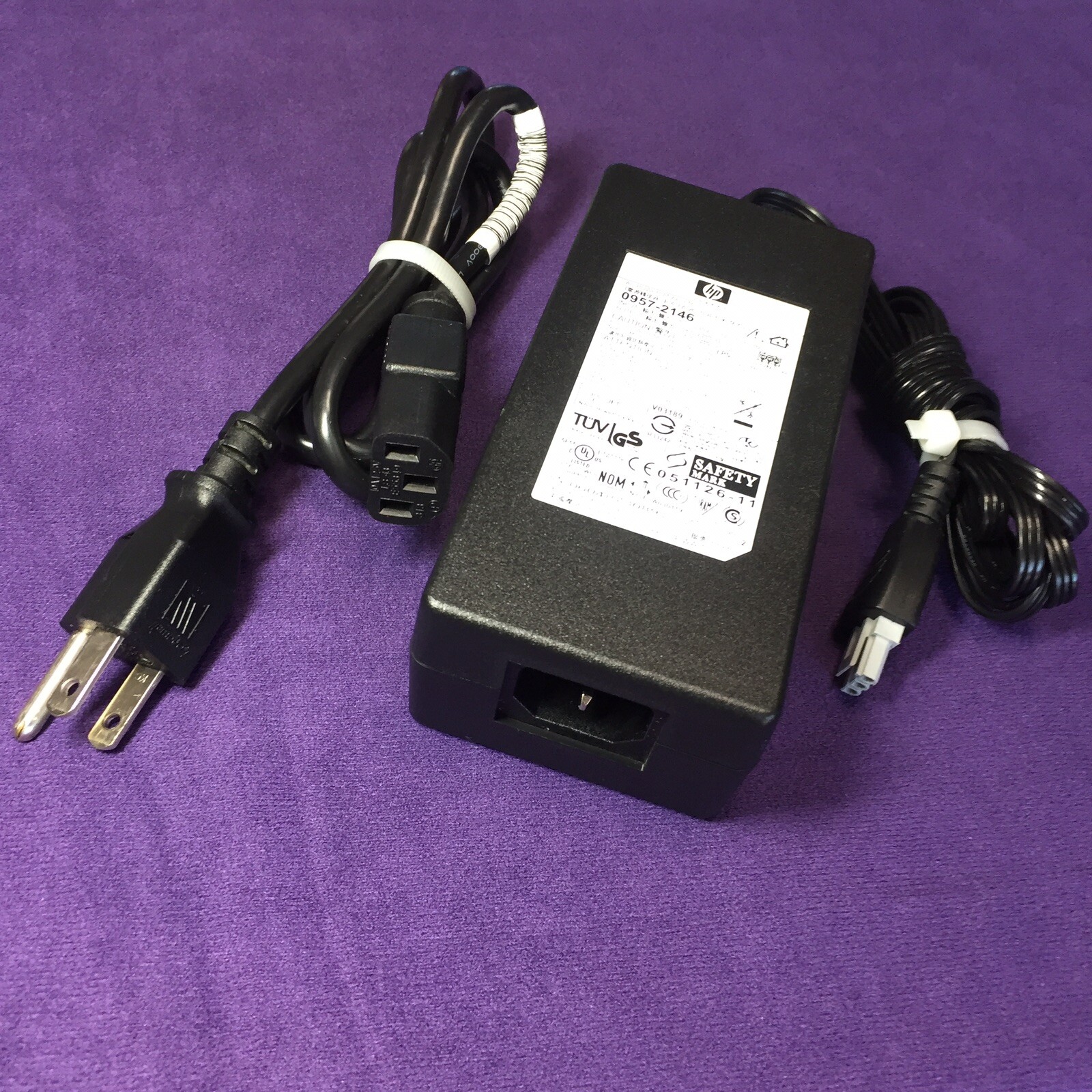 HP Invent AC Power Adapter 0957-2146 Charger 100- 240V With Longwell Power Cord