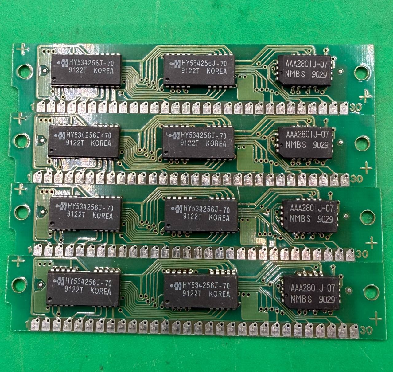 Lot of 4 Vintage 30-Pin SIMM RAM Modules Hyundai HY534256J-70 EN