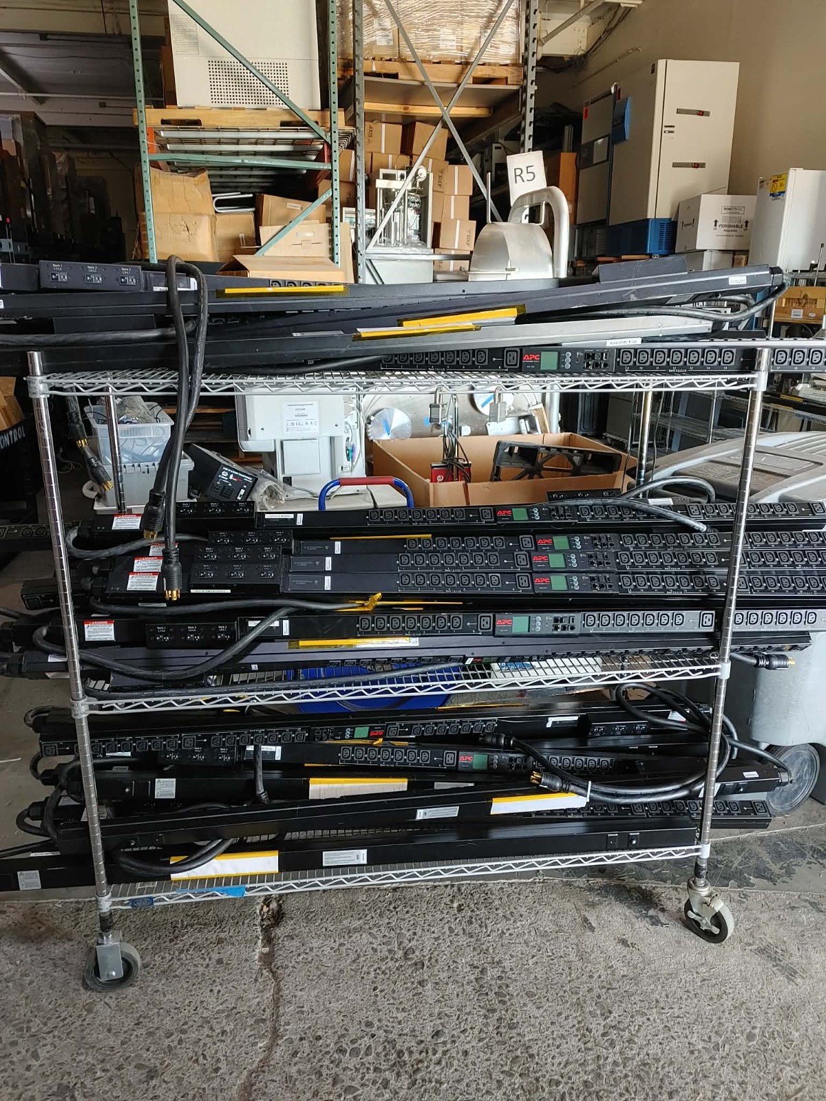 APC AP8965 Rack Power PDU 2G Switched ZeroU 8.6kW 30A 208V L21-30P 21xC13 3xC19