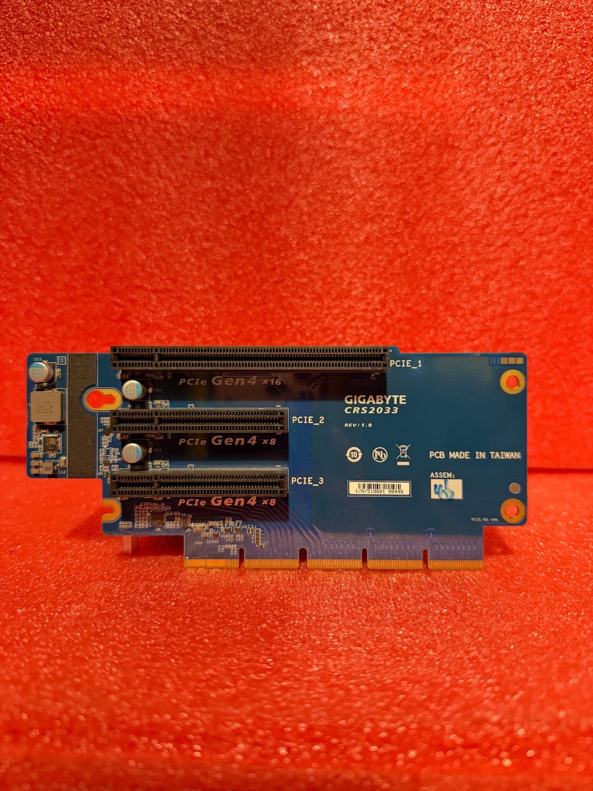 Gigabyte CRS 2033 PCIe Gen4 x16 PCIe gen4 x8