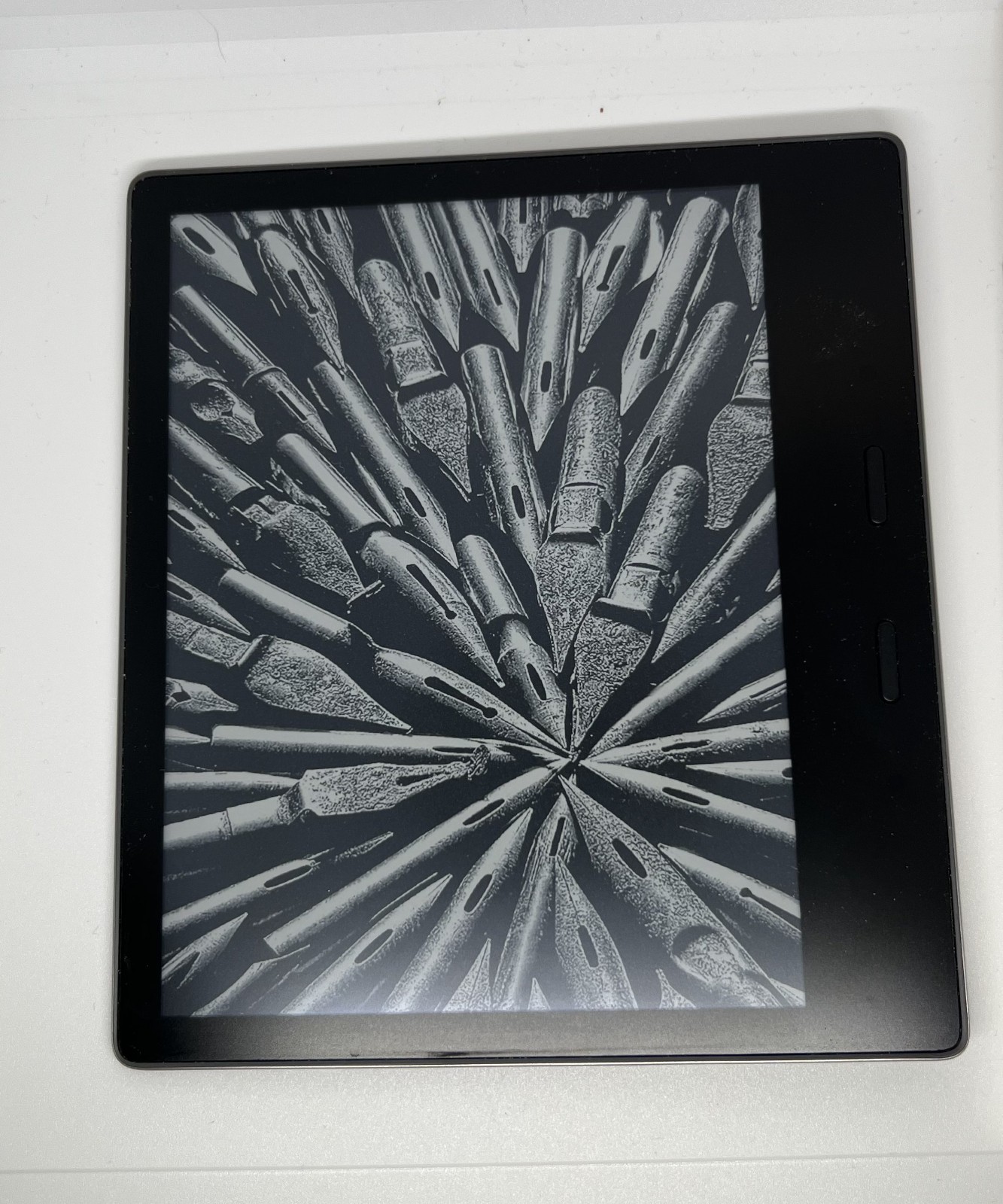 Amazon Kindle Oasis 10th Gen 32GB WiFi eReader Bundle w/Case - Without Ads