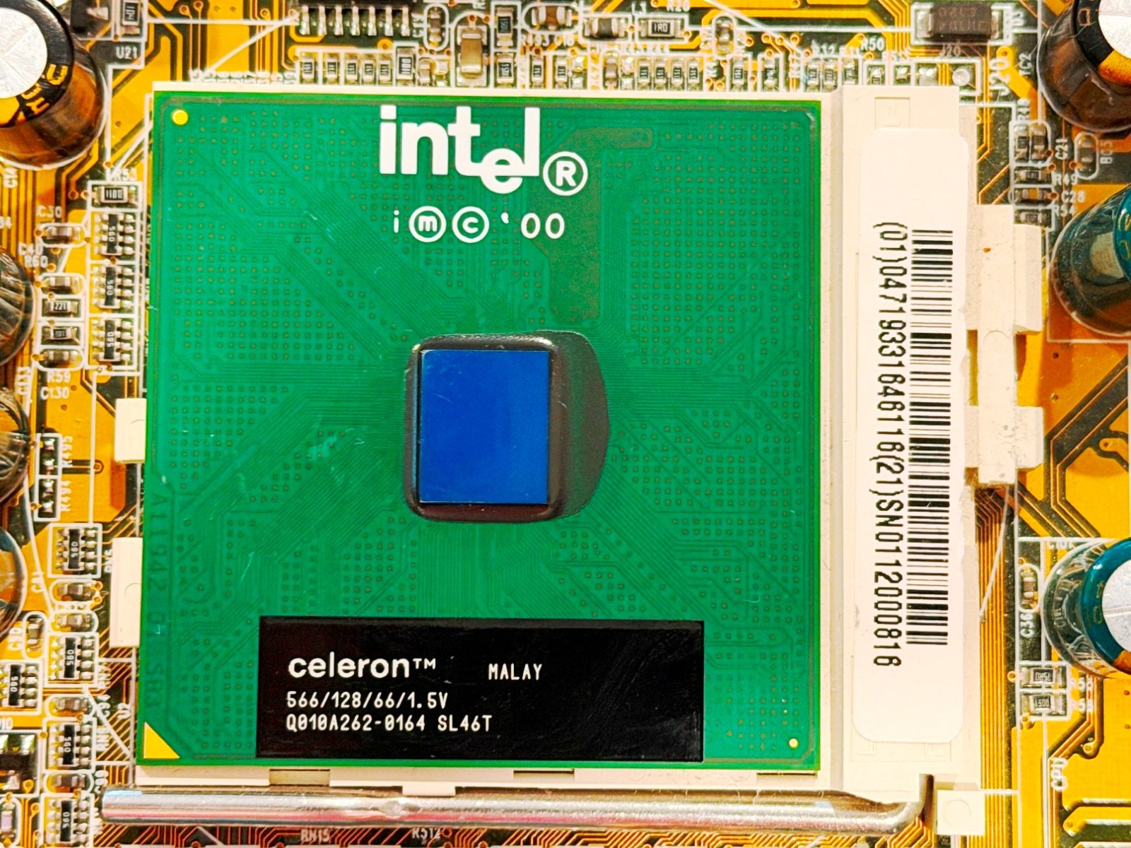 Retro Intel Celeron 566MHz CPU Socket 370 Processor SL46T + 1 pkg of HS Compound
