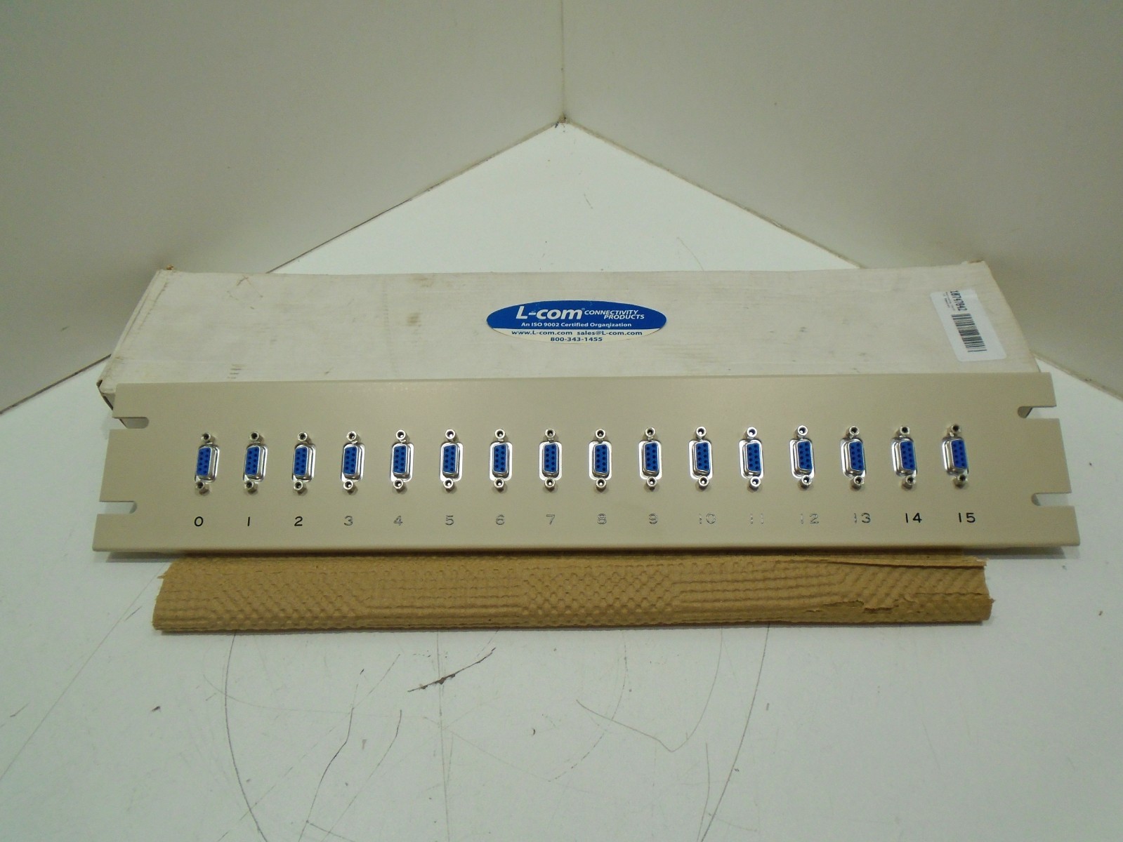 *NEW* L-COM CONNECTIVITY PR35GB9F PATCH PANEL ADAPTER 15-PORT