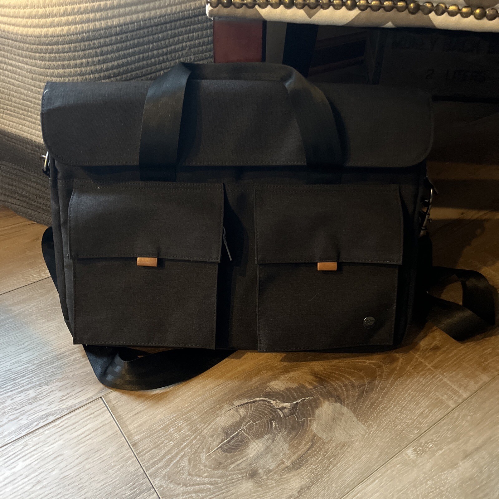 PKG - Shoulder Bag for 16" Laptop - Black