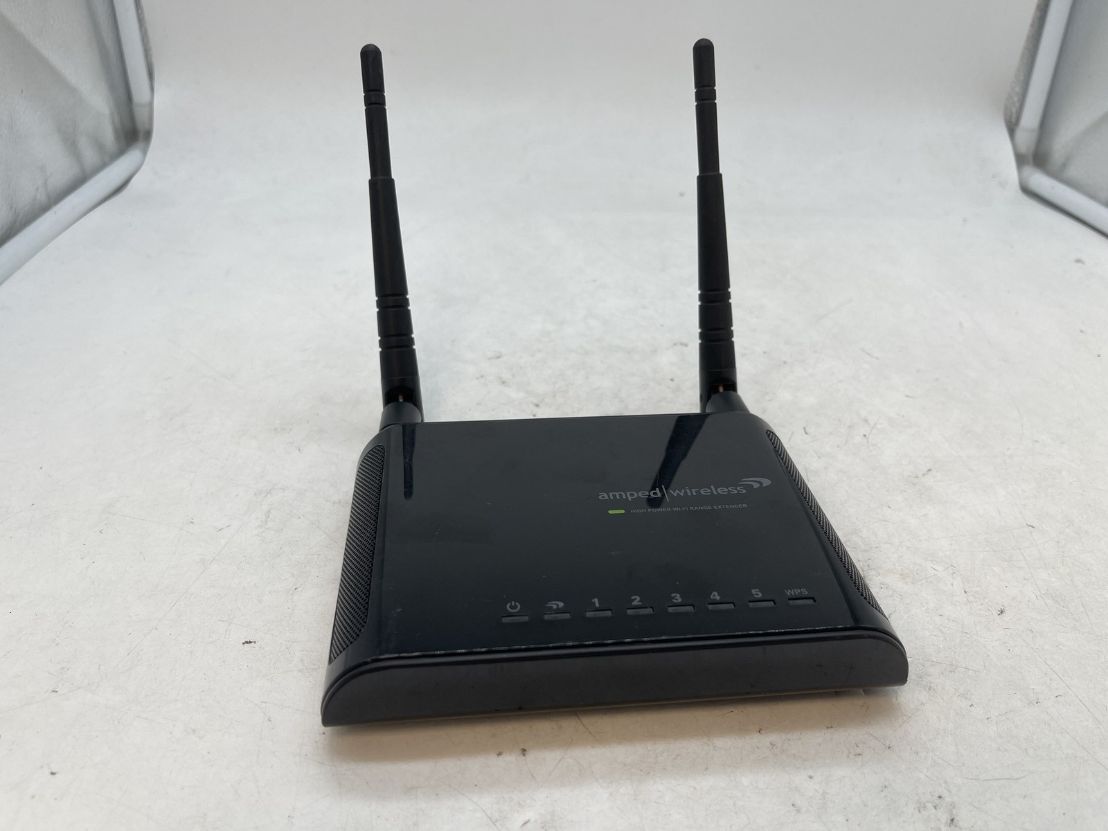 Amped Wireless SR300 High Power Wireless-N Wi-Fi Range Extender 5-Port Switch