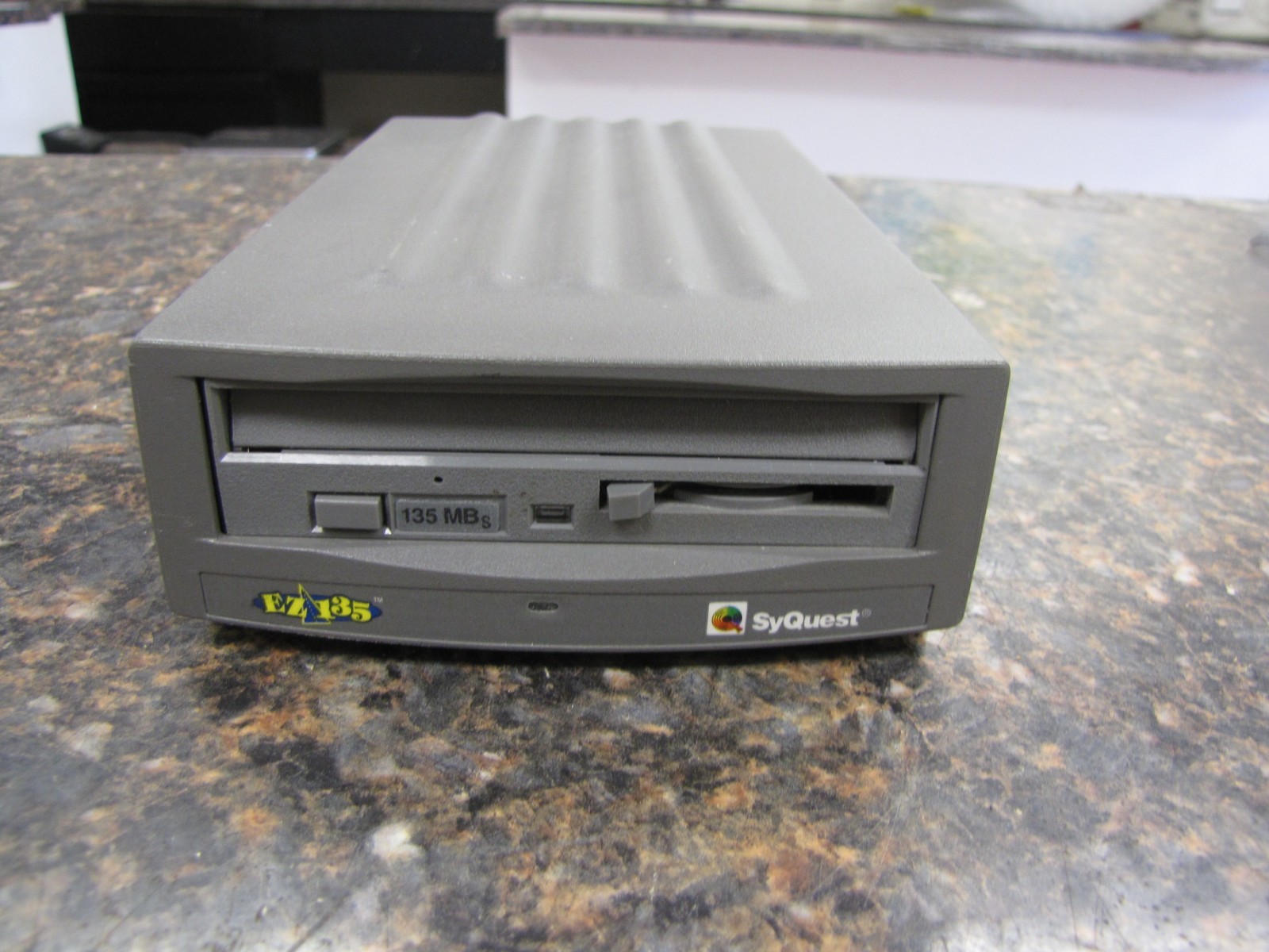 VINTAGE SyQuest EZ135 Drive SCSI External 135MB 1995 - HI23