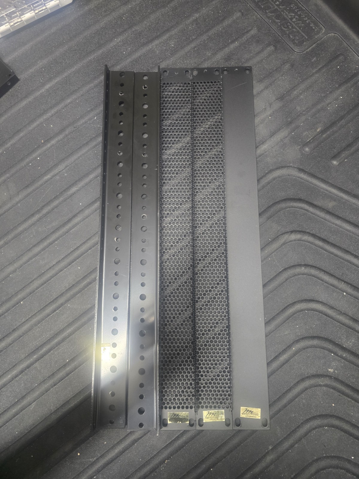 Middle Atlantic Rack Rails Pair + 2 Vent Panels + Blank Panel 19” Rack Lot