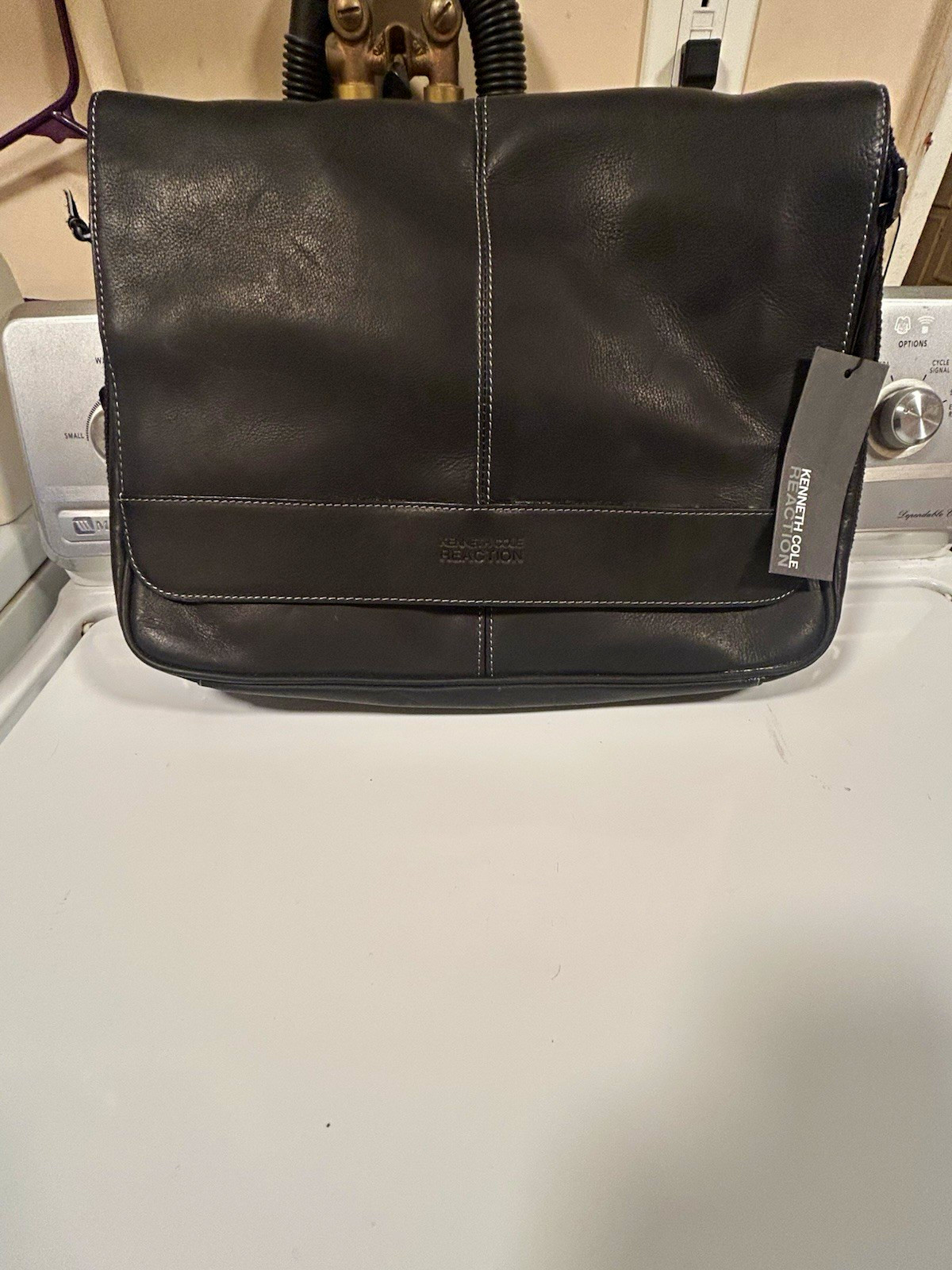 Kenneth Cole Reaction Risky Business Black Leather Messenger Bag 15" 524545