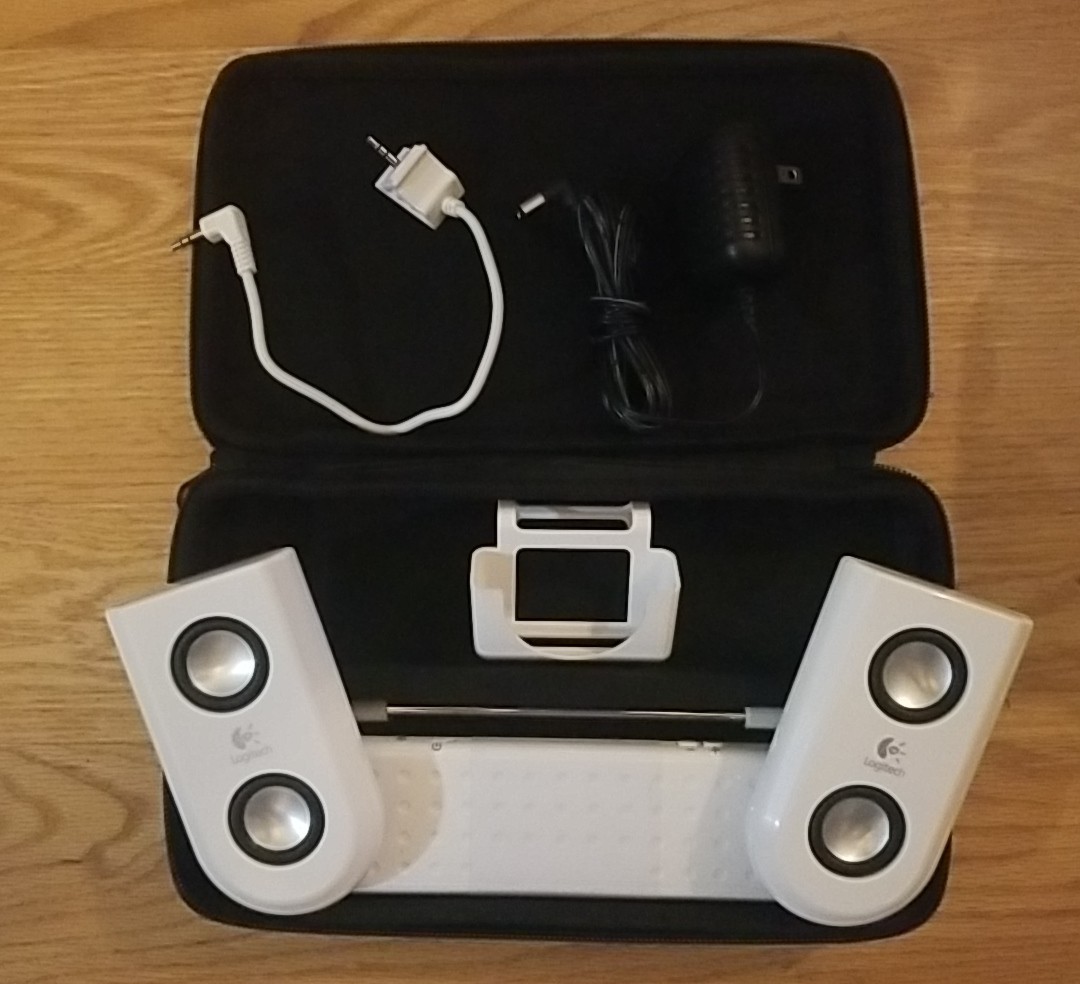 Logitech mm22 Retro Portable Speaker System Plus AC Wired With Case