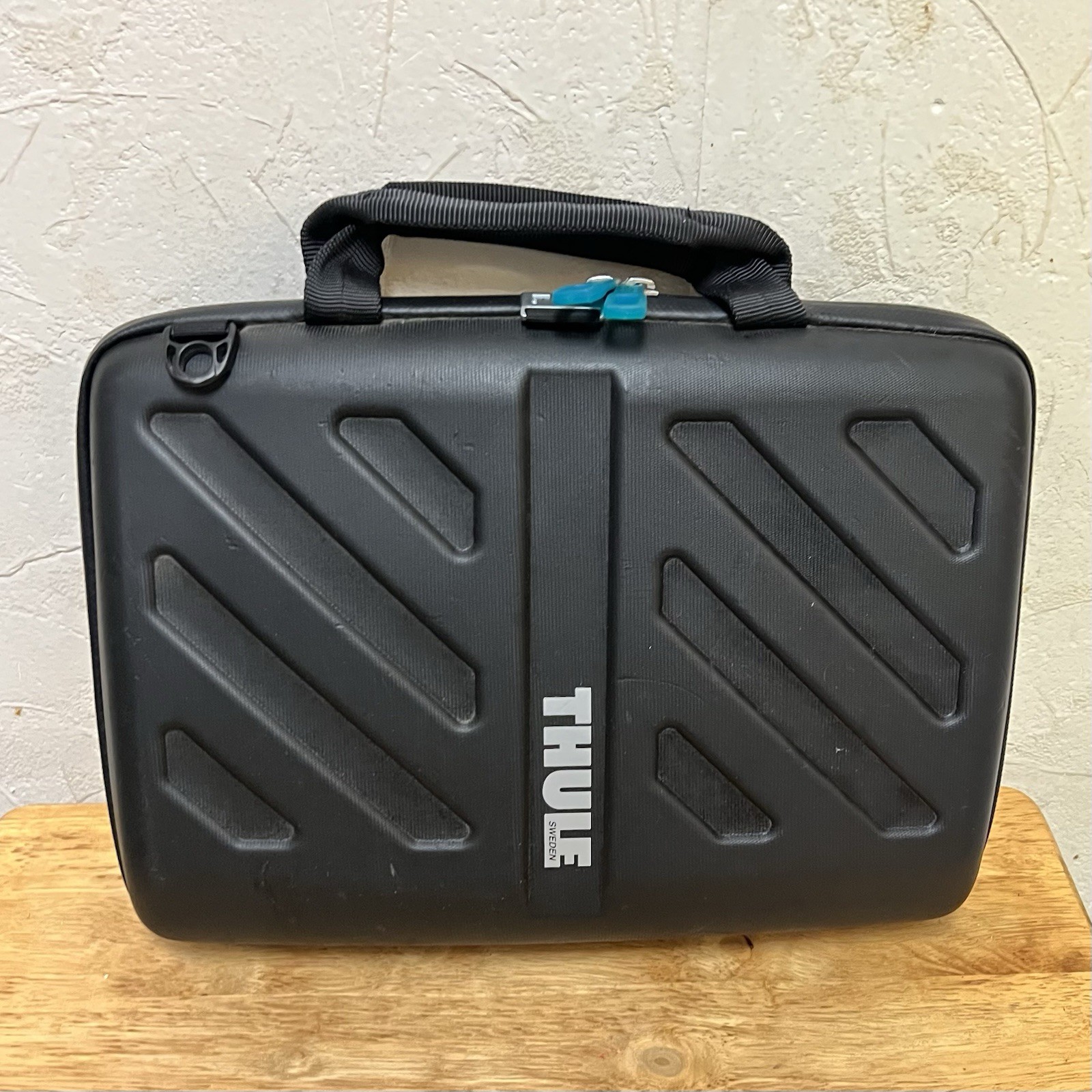 Thule Gauntlet Hard Shell Laptop Attaché Case 13” Laptops