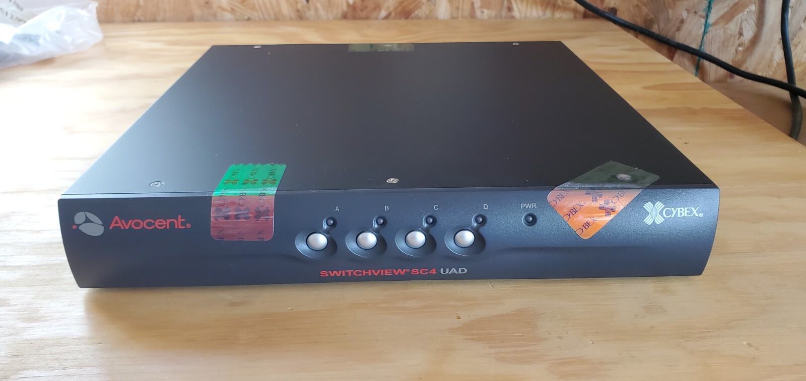 NEW Avocent Cybex SwitchView Model SC4UAD-001 Secure DVI/USB Switch