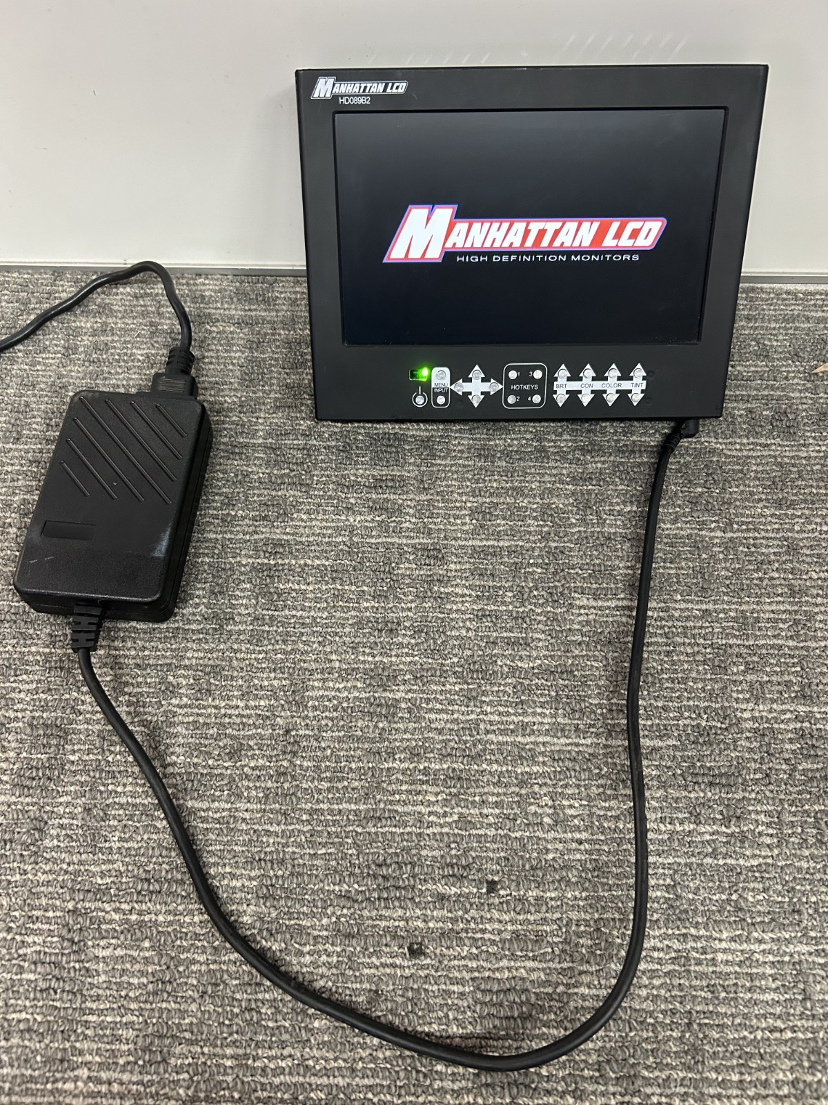 Manhattan 9" LCD HD089B2 LCD Monitor with a Power Adapter