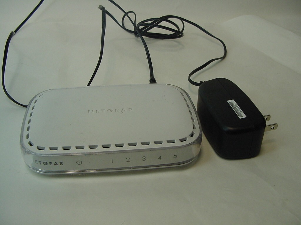 NETGEAR 5 PORT 10/100/1000M SWITCH GS604 v4