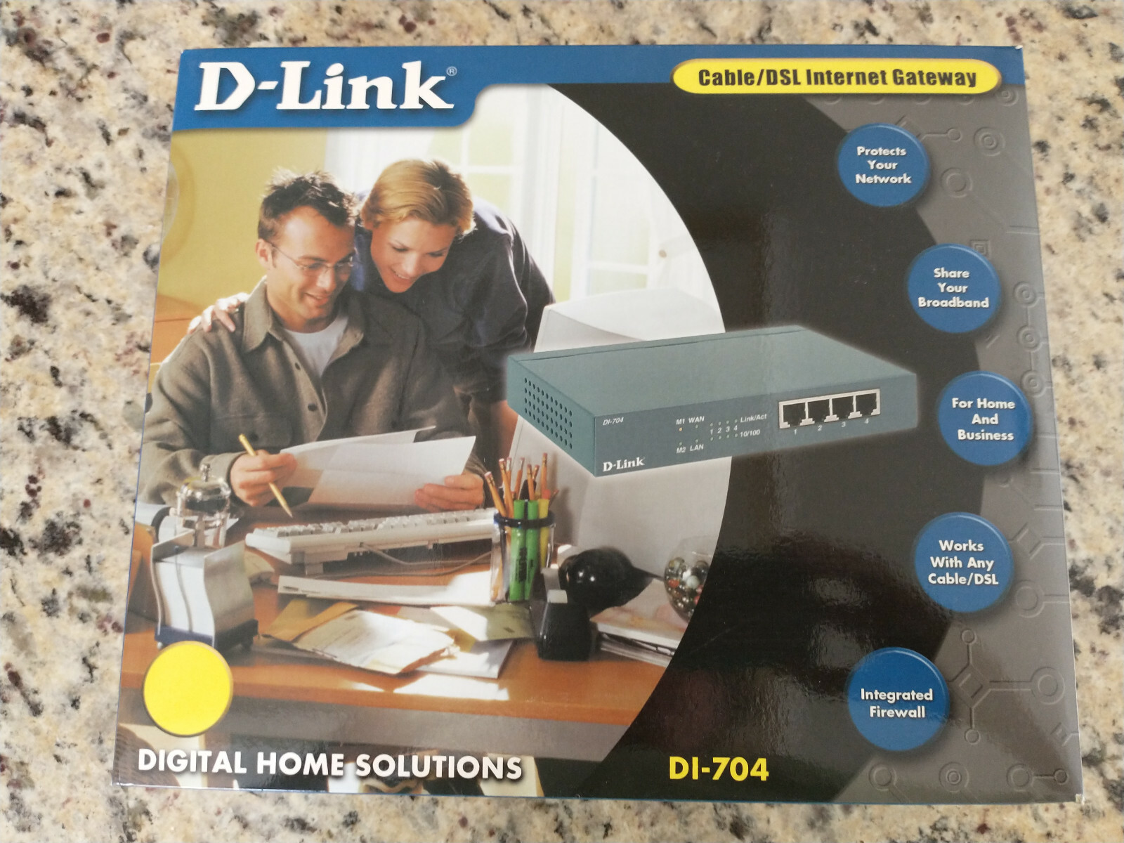D-Link DI-704 Cable DSL Internet Gateway & 4-Port 10/100 Switch