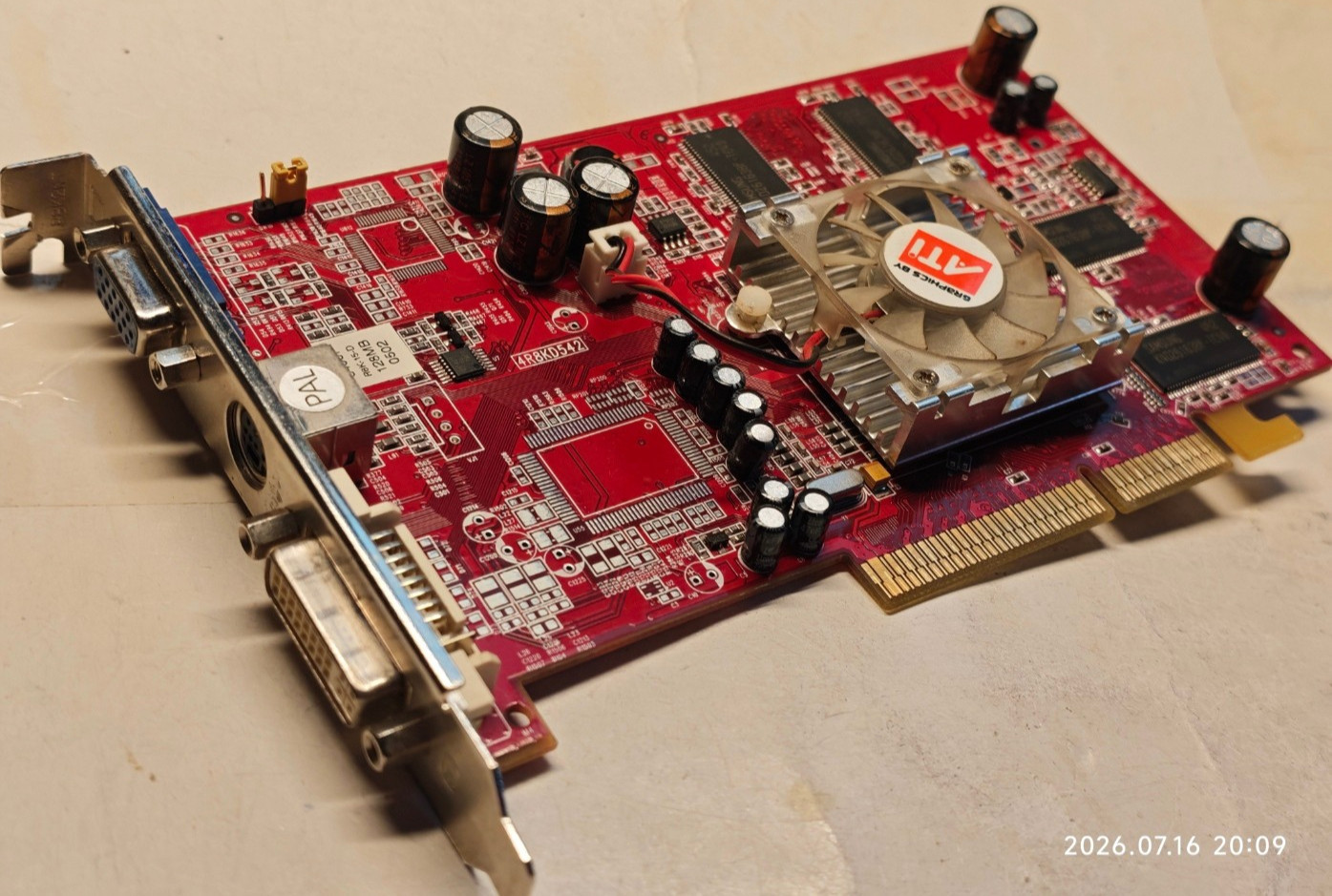 128 BIT AGP CARD HIS Excalibur ATI Radeon 9600 Pro 4R8KD542 (RV350) 128 MB RAM