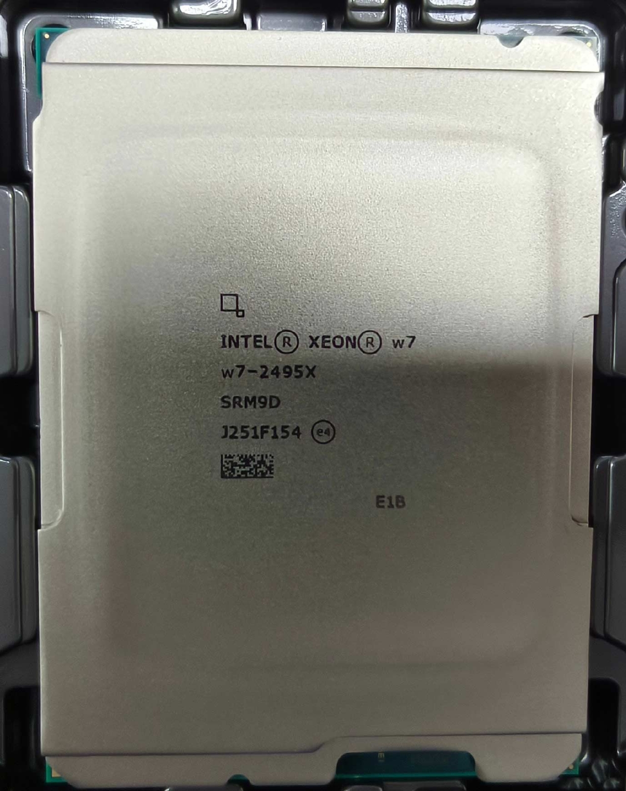 Intel Xeon W7-2495X SRM9D CPU processor 2.5GHz 24C 48T 45MB 225W-270W LGA-4677