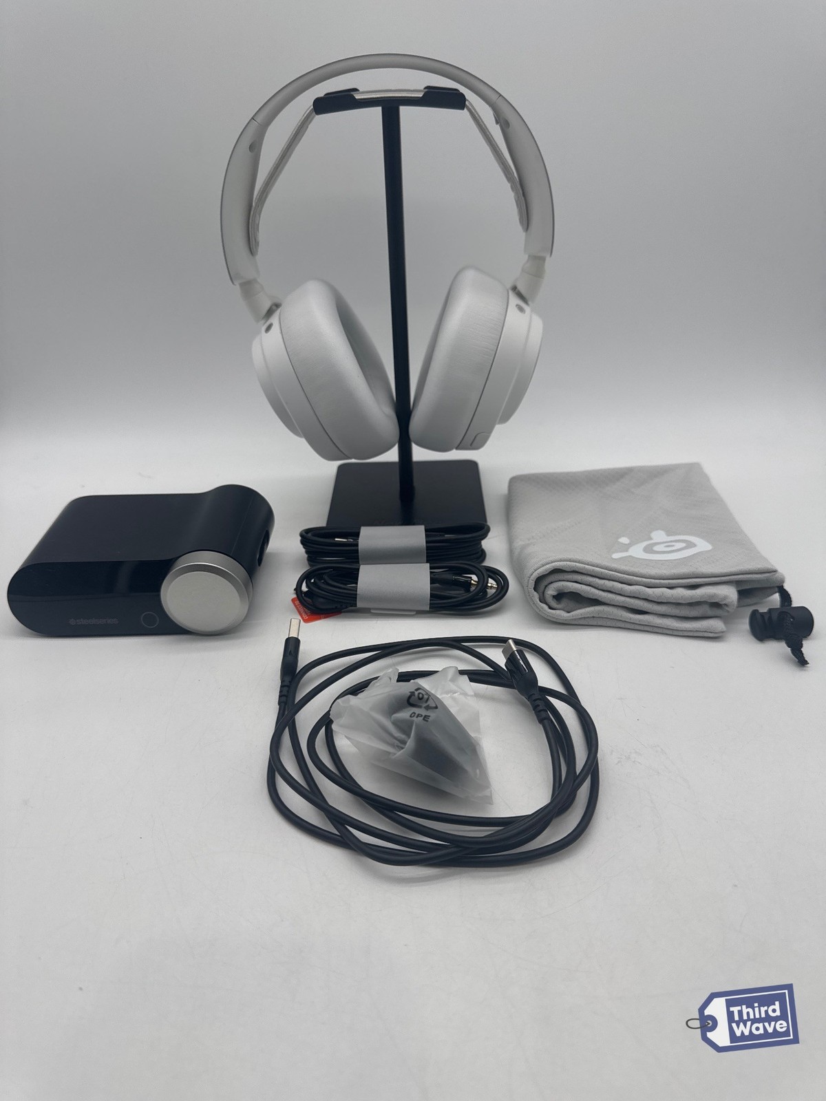 SteelSeries Arctis Nova Pro Wireless Gaming Headset ANC PS5 PS4 PC White (1)
