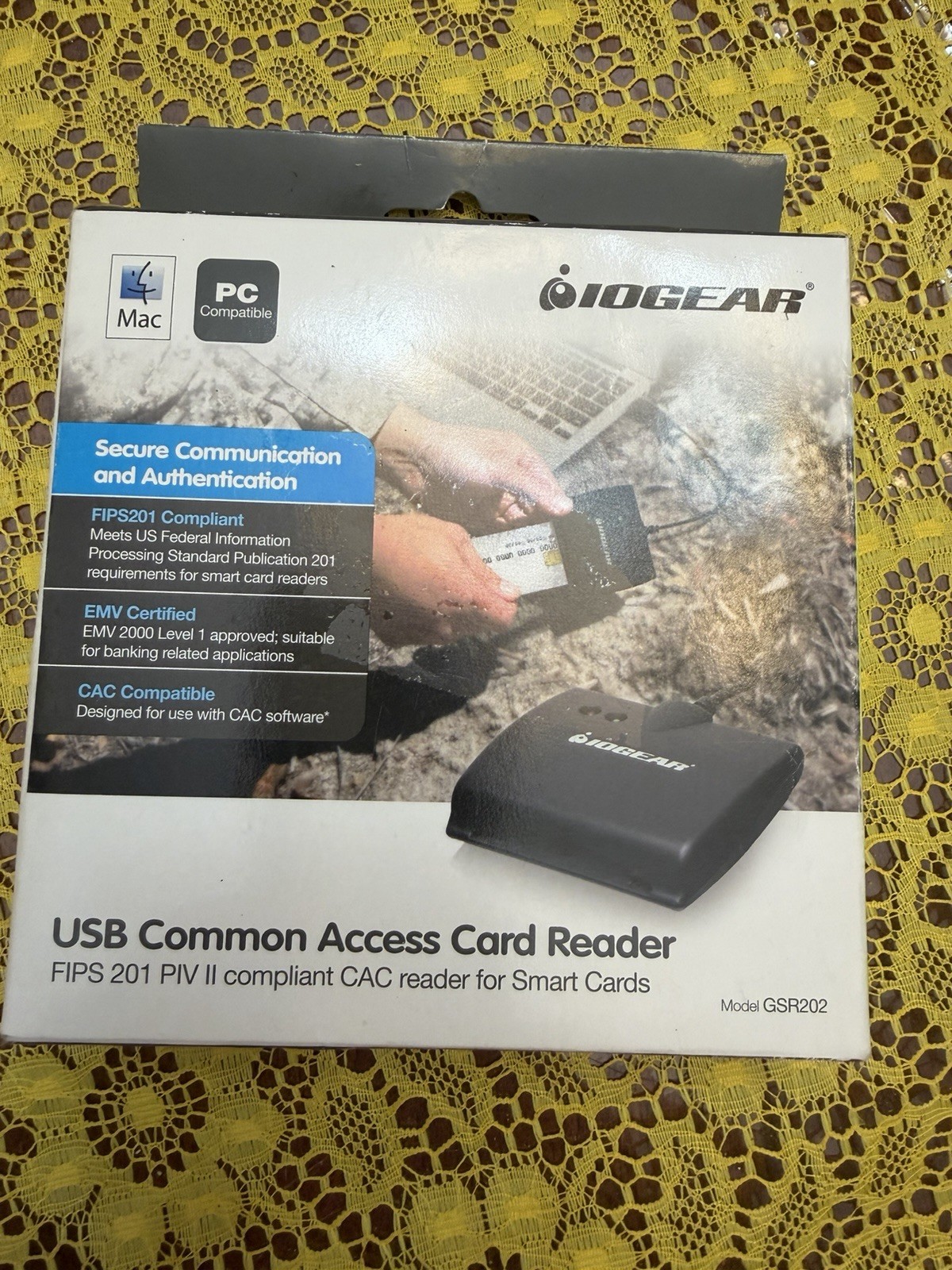 IOGEAR Smart Card Reader USB CAC New in the OEM BOX GSR202 ***TAA COMPLIANT ***