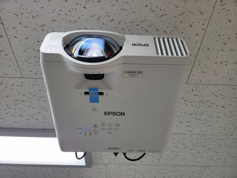EPSON EB-L210SF Full HD 3LCD Laser Projector 4,000lm 125" / Express / Genuine