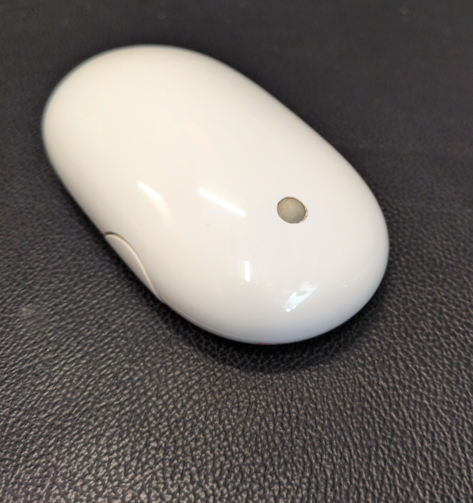 Apple A1197 4-Button Laser Mighty Mouse - Bluetooth - Wireless (MB111LL/A)