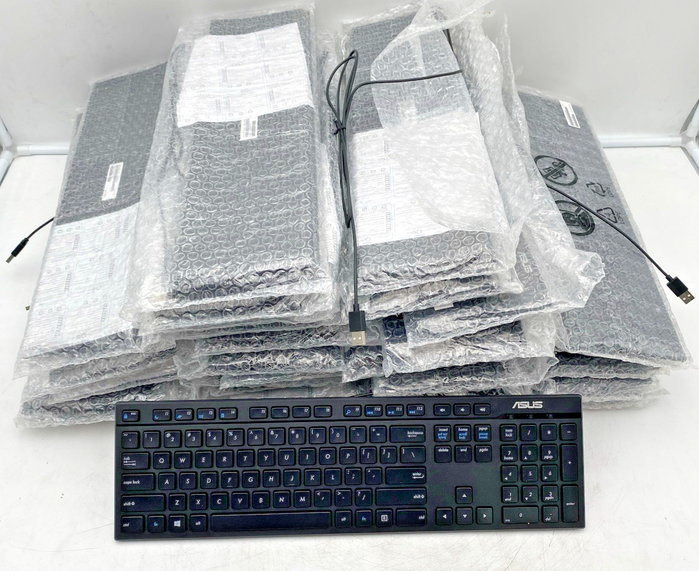 LOT OF 20 ASUS KEYBOARD 0K001-00370G00