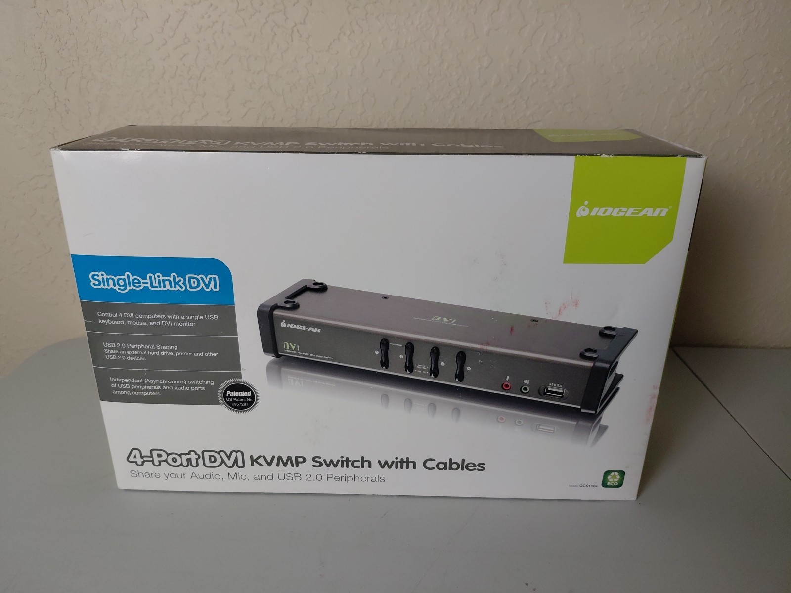 ATEN IOGear (GCS1104) 4-Ports External KVM / Audio Switch W/ Cables New In Box
