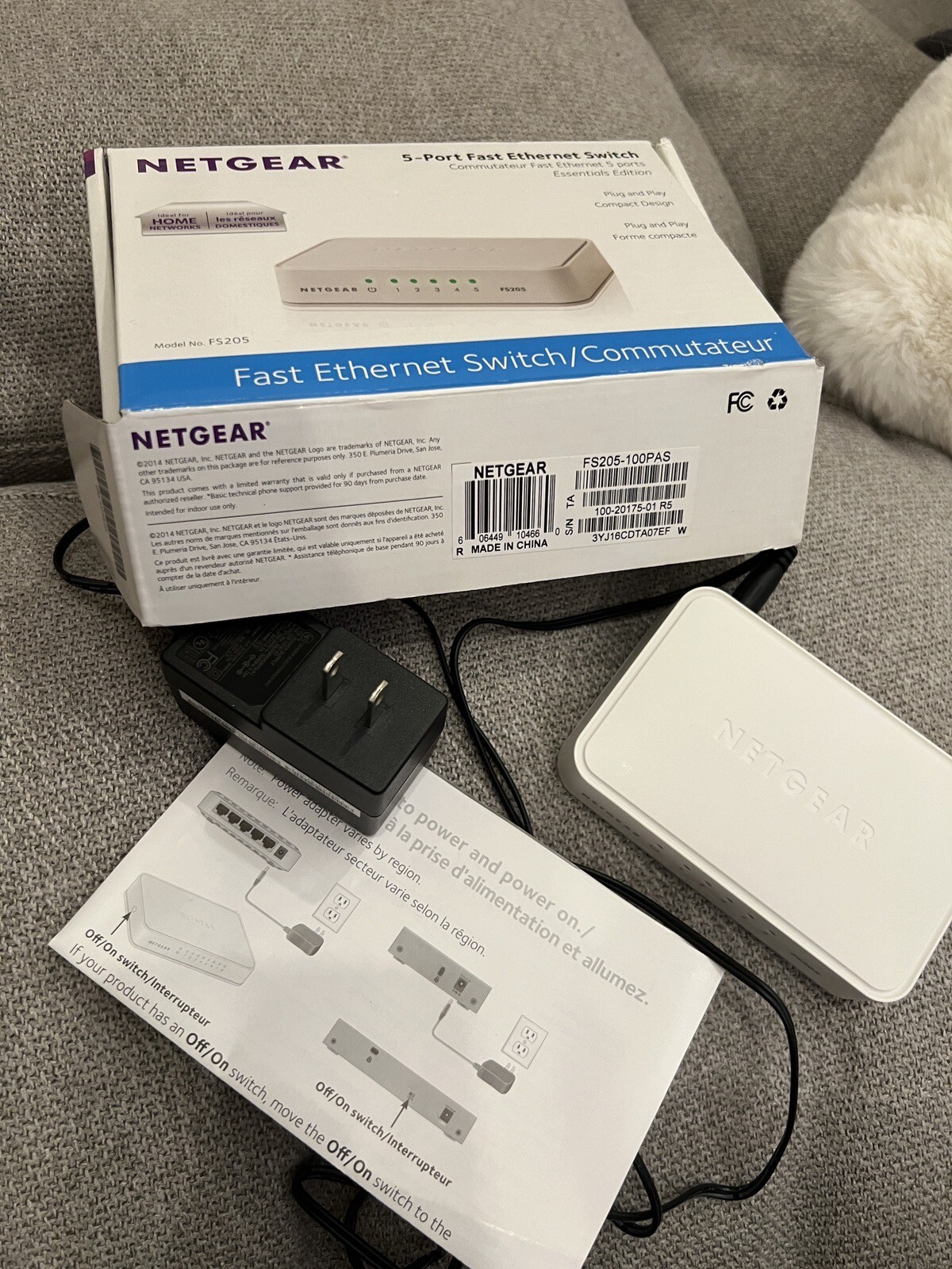 NETGEAR FS205 5-Port Ethernet Switch white with box 