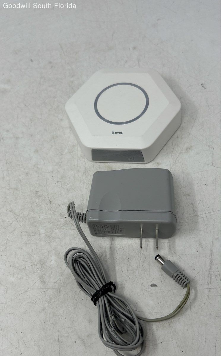 Luma Model WRTQ-329ACN Whole Home Mesh Wireless Router And Extender Untested