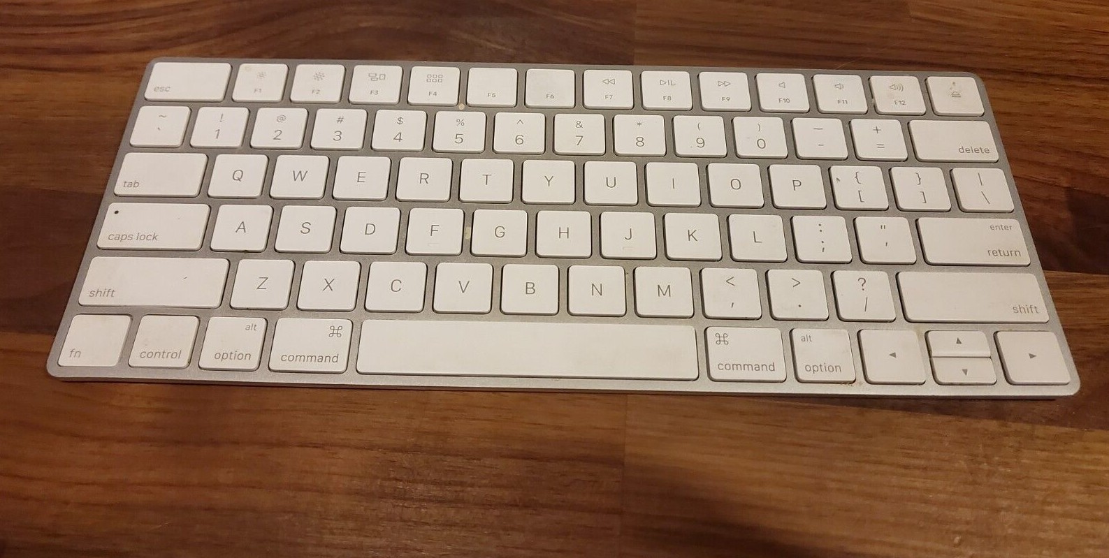 Genuine Apple Wireless Magic Keyboard 2 (A1644) PreOwned Cond  No Box
