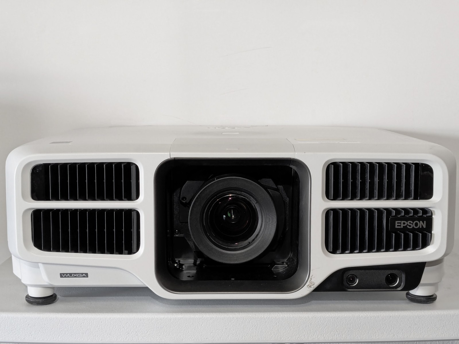 Laser Projector 4K Epson Pro L1200U Lumens 6510 Hours SN: X2X2940074L **READ**