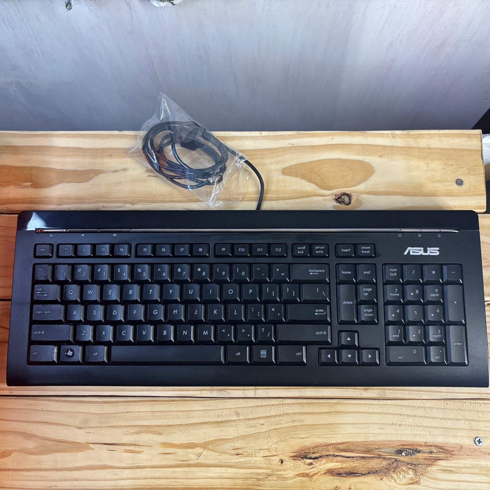 ASUS KB34211 Computer Keyboard - USB  Connection used very good