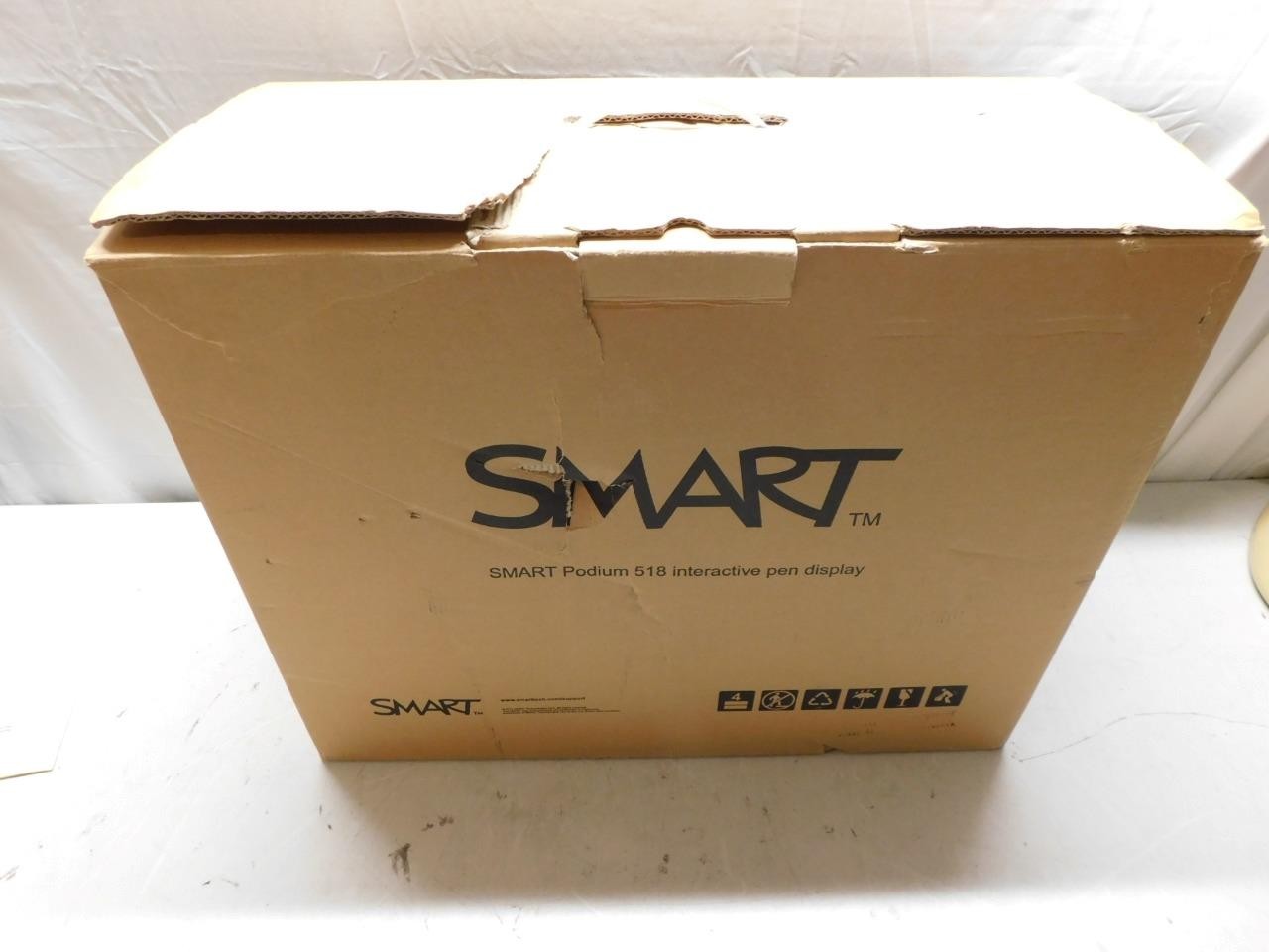 SMART Technologies SP518-NB Smart Podium Interactive Pen Display (ITRA26-276)