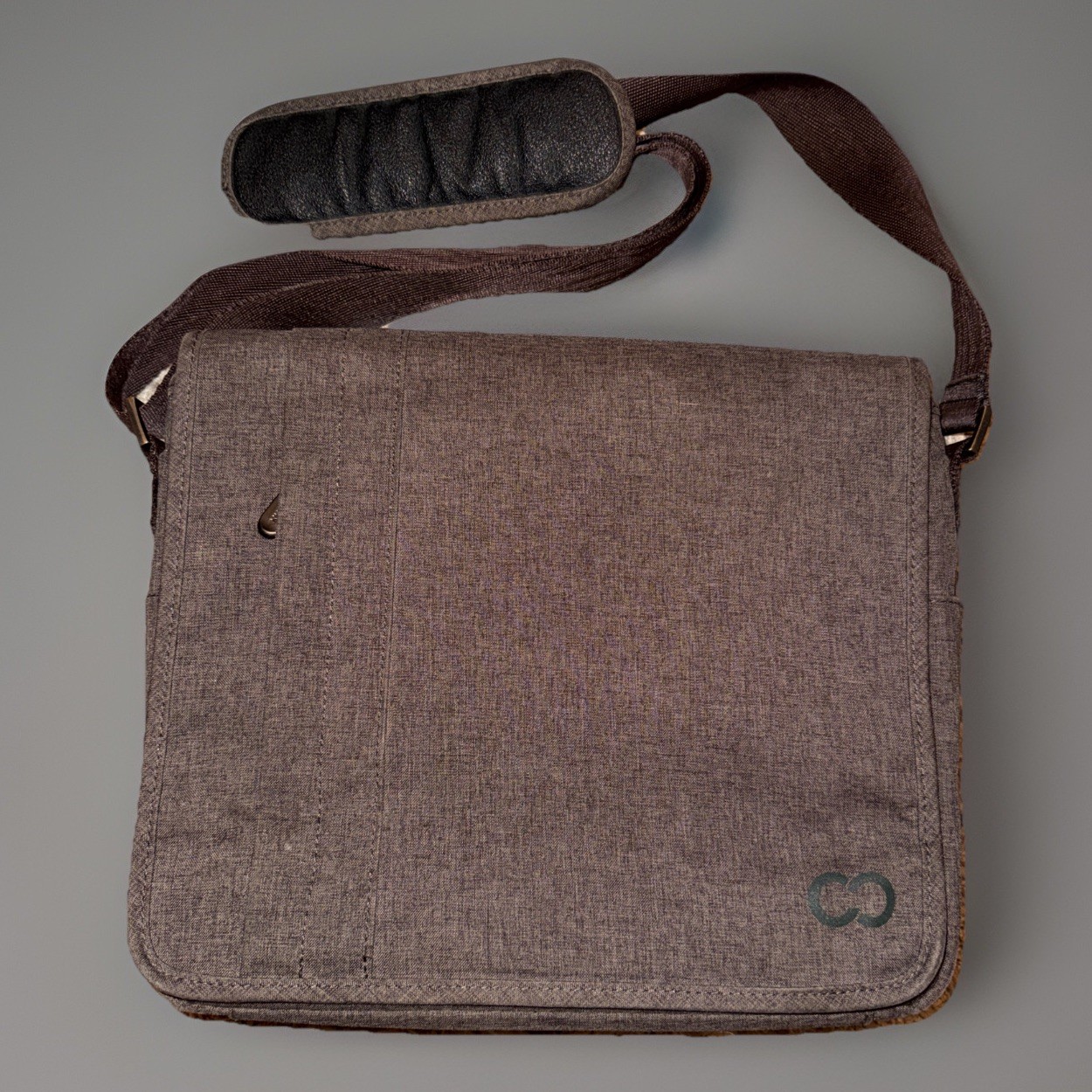 EUC CaseCrown Case Crown Messenger Bag Tablet Laptop Crossbody Shoulder BROWN