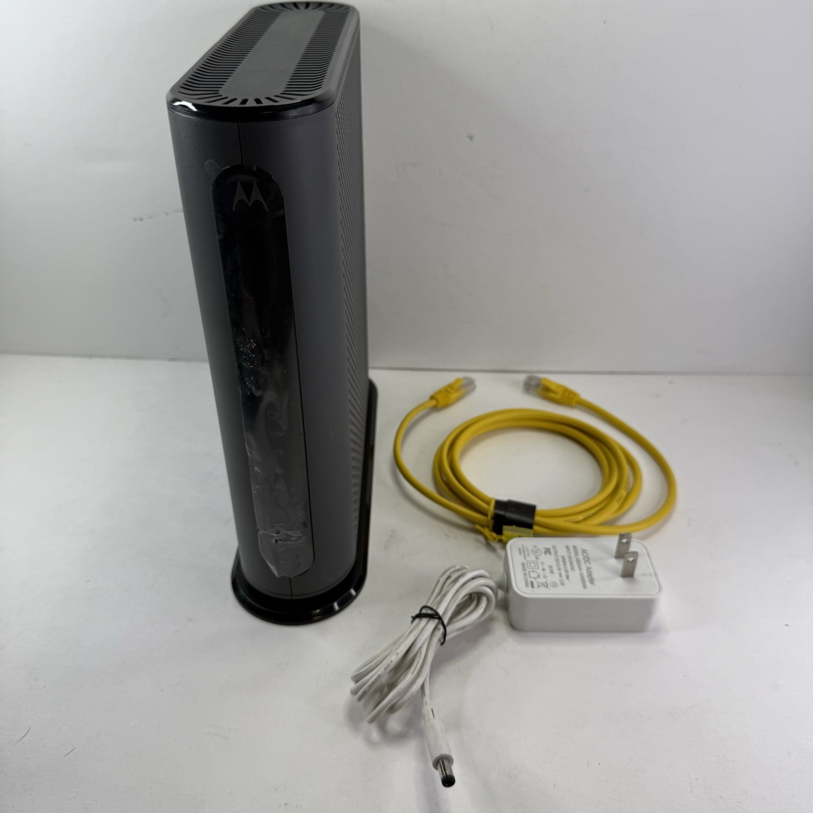 Motorola Ultra-Fast DOCSIS 3.1 Cable Modem with AC3200 Dual Band Router MG8702