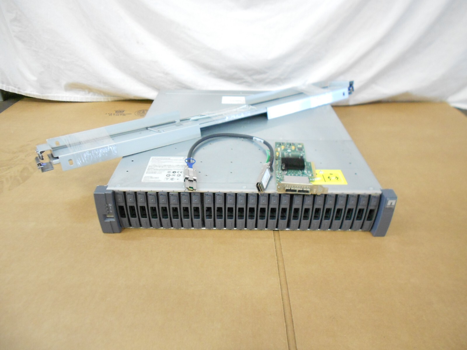 Netapp DS2246 Storage Expansion Array JBOD 24 2.5" Trays Rail kit Cable kit CHIA
