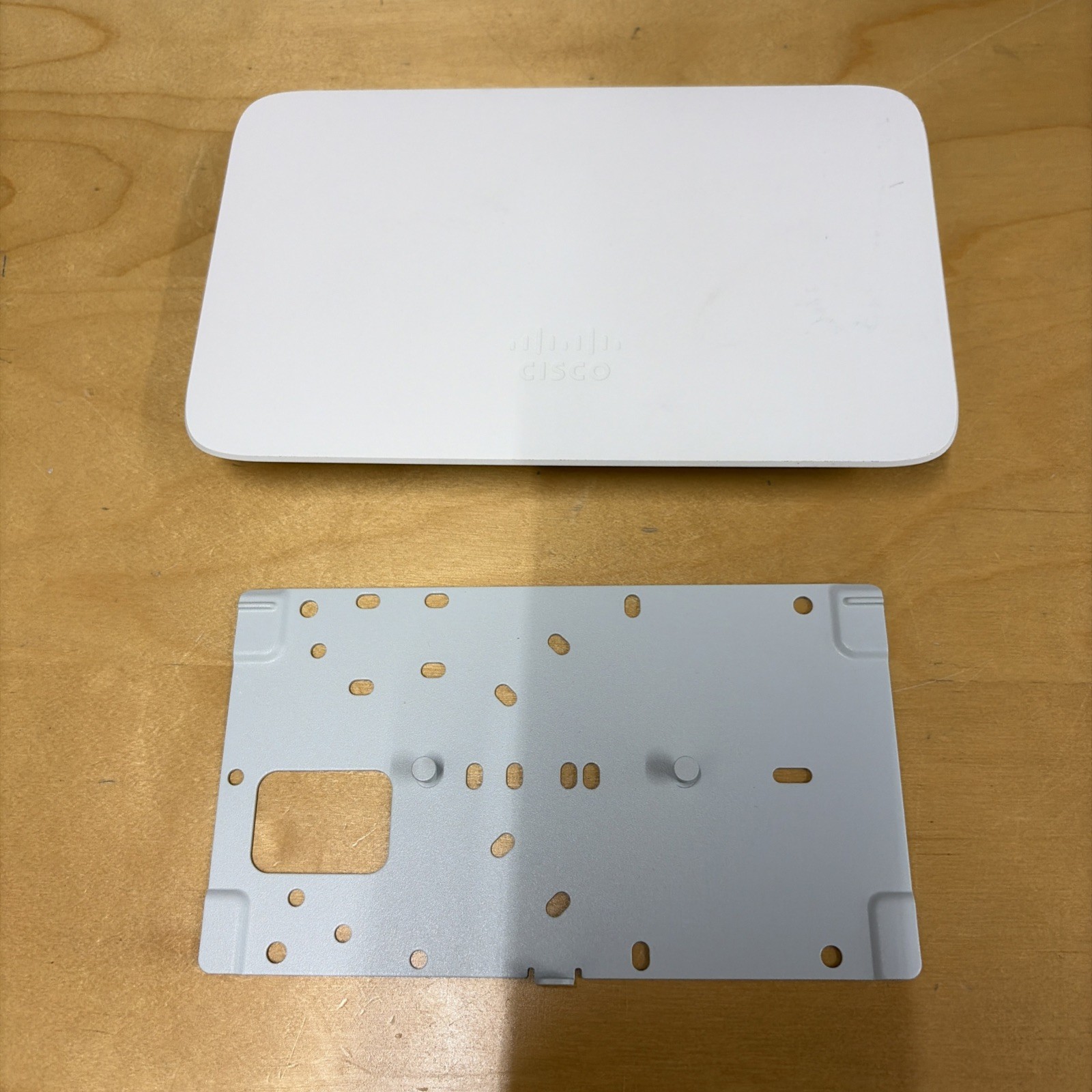 Cisco Meraki Go Wi-Fi Access Point GR10-HW-US White UNCLAIMED with Mount Bracket