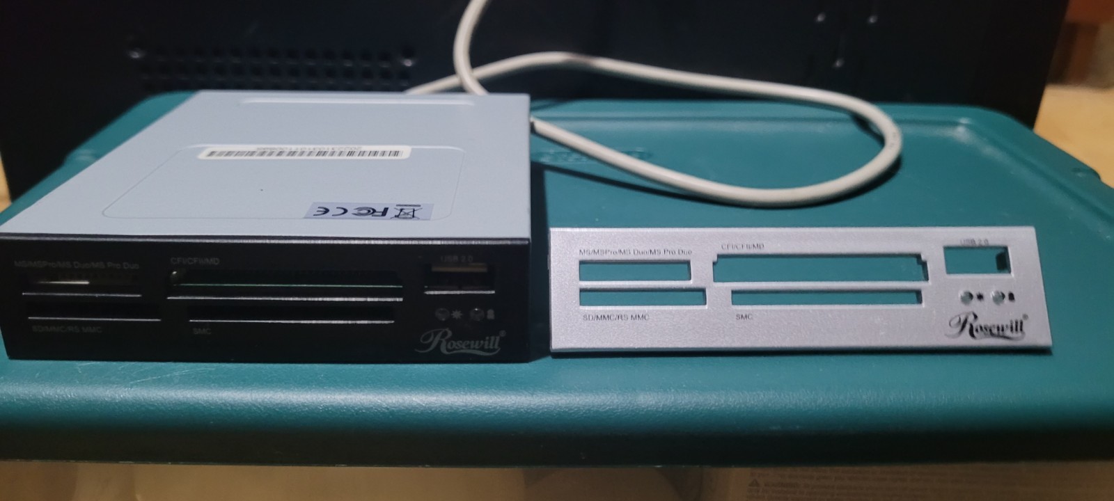 Rosewill RCR-IC001 3.5" Internal 40-in-1 Card Reader & USB 2.0 Port