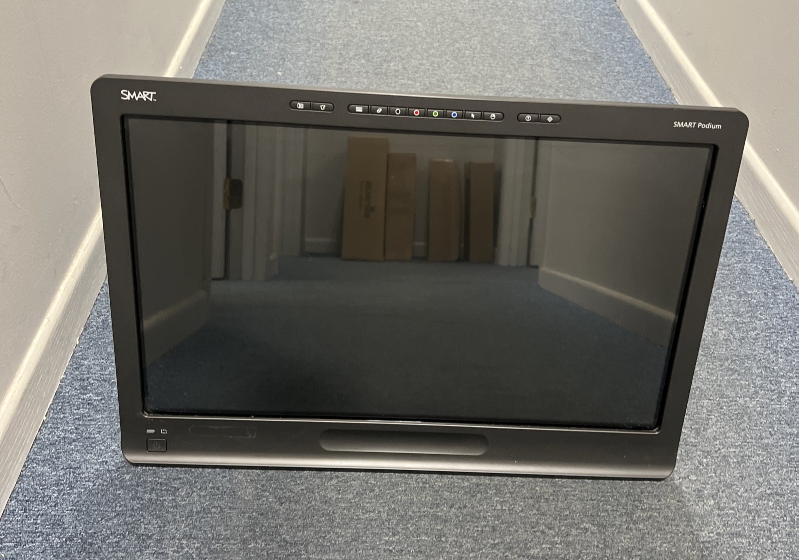 SMART Podium 524 24" SP524-NB Monitor (Interactive Pen Display)