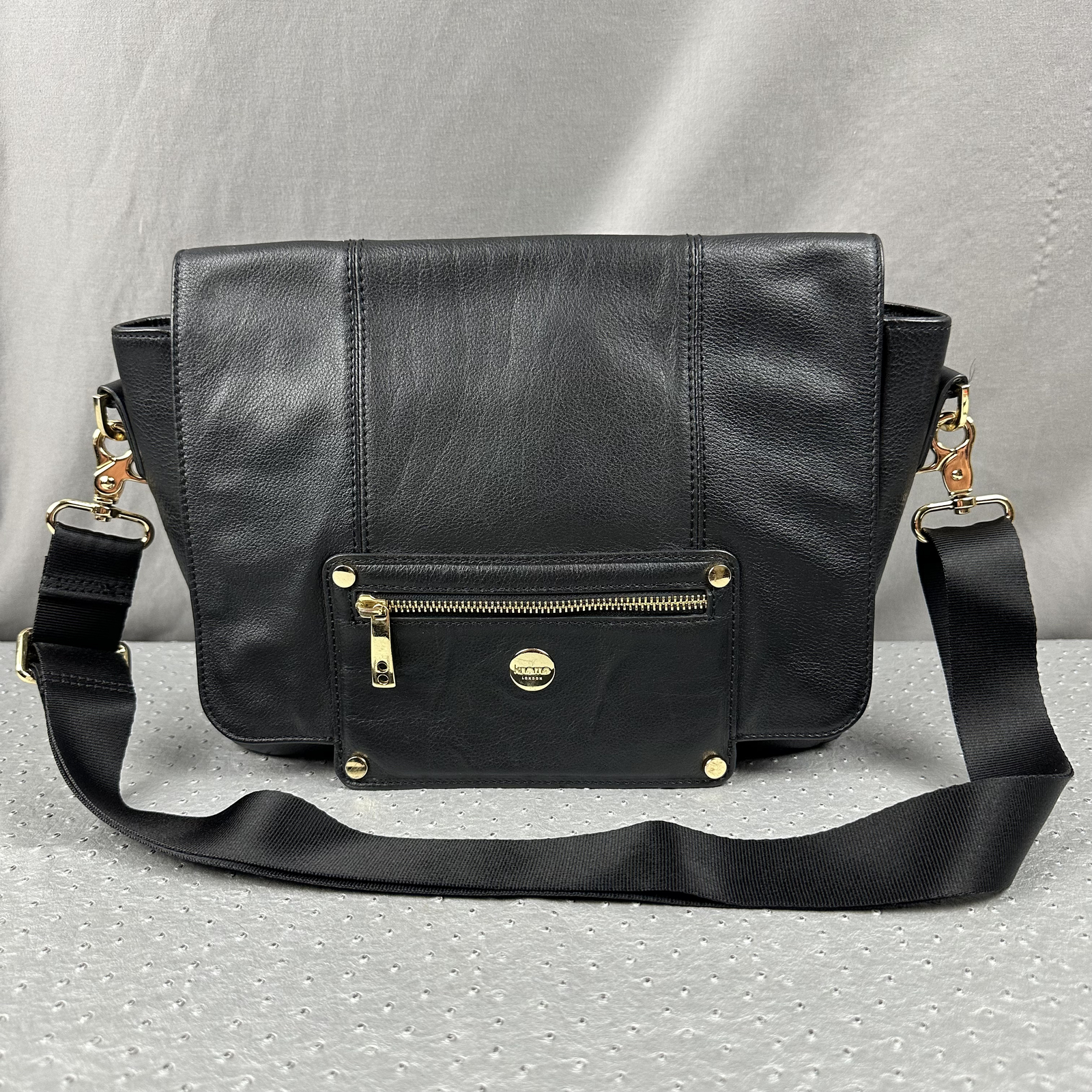 Knomo Alba Black Leather Laptop Messenger Crossbody Bag Pink Quilted Lining